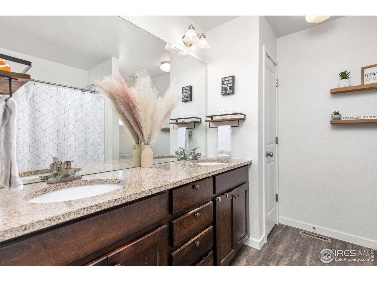 7263 Horsechestnut St