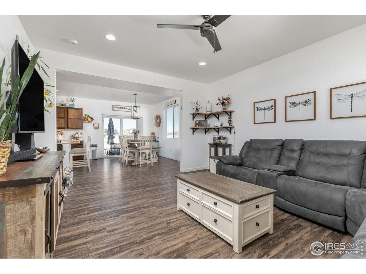 7263 Horsechestnut St