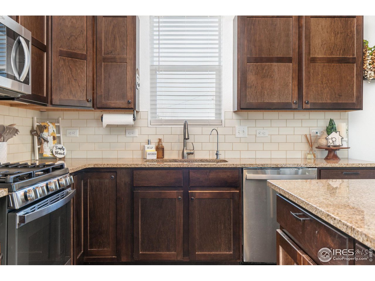 7263 Horsechestnut St