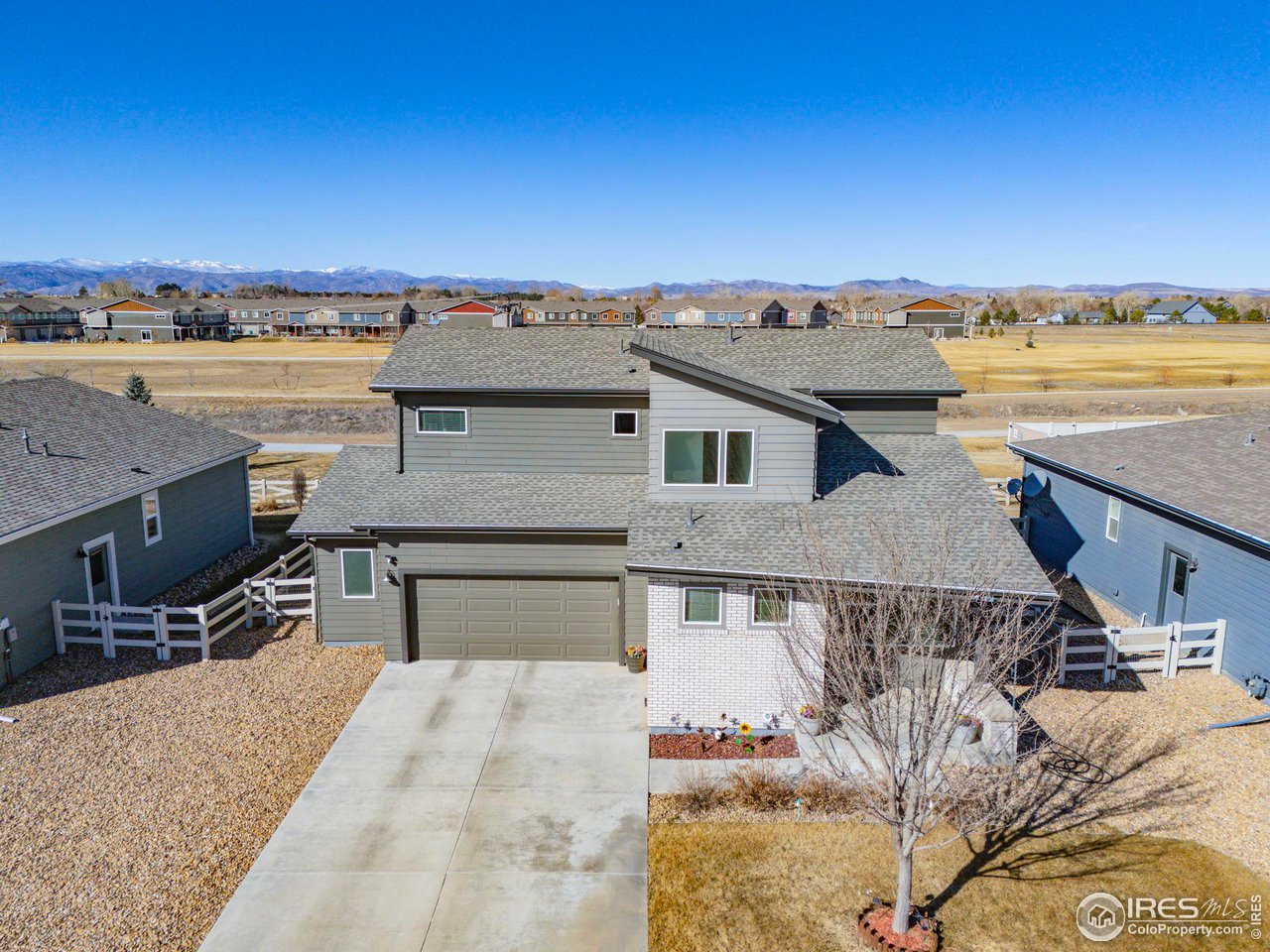 7263 Horsechestnut St