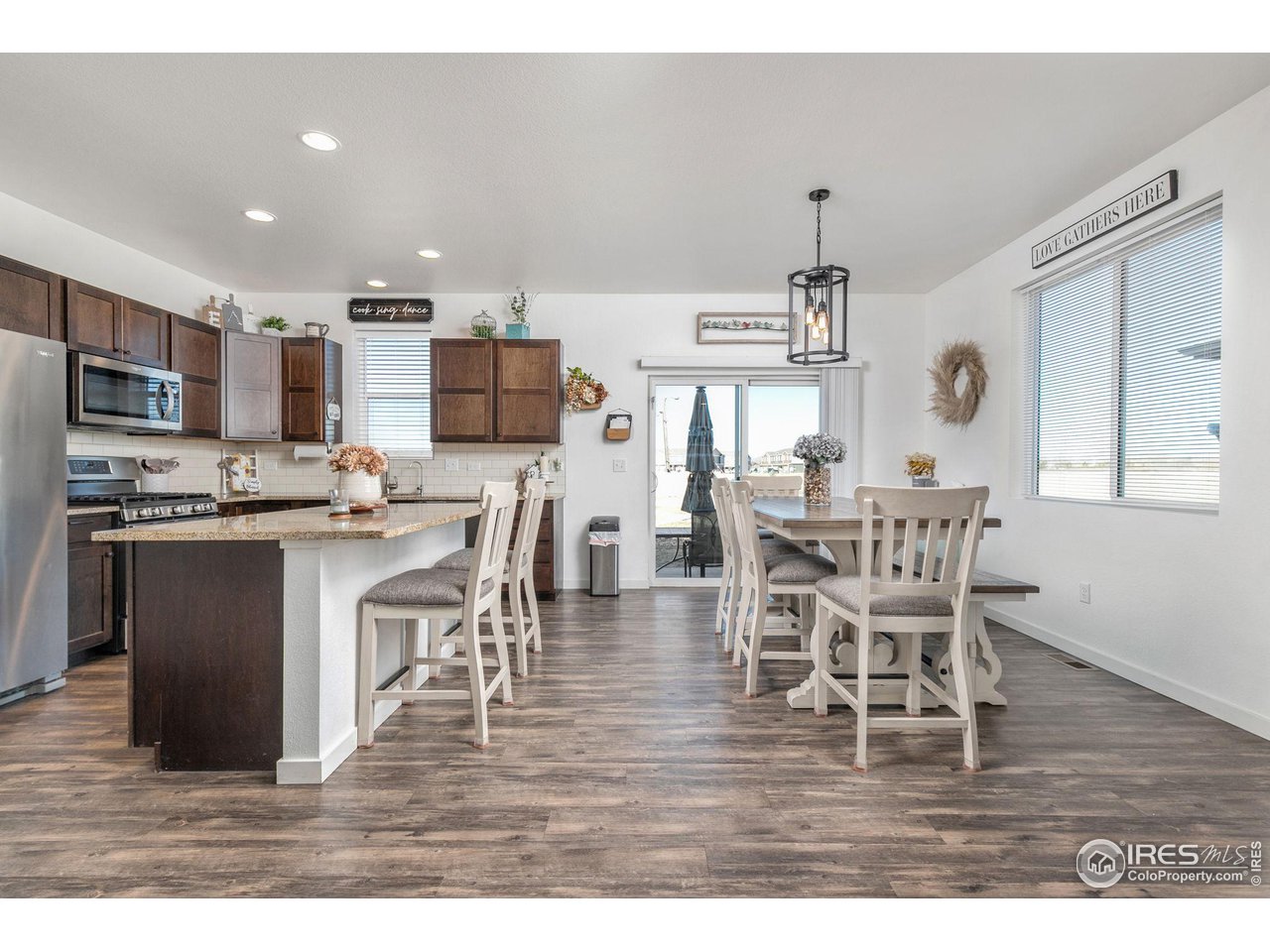 7263 Horsechestnut St