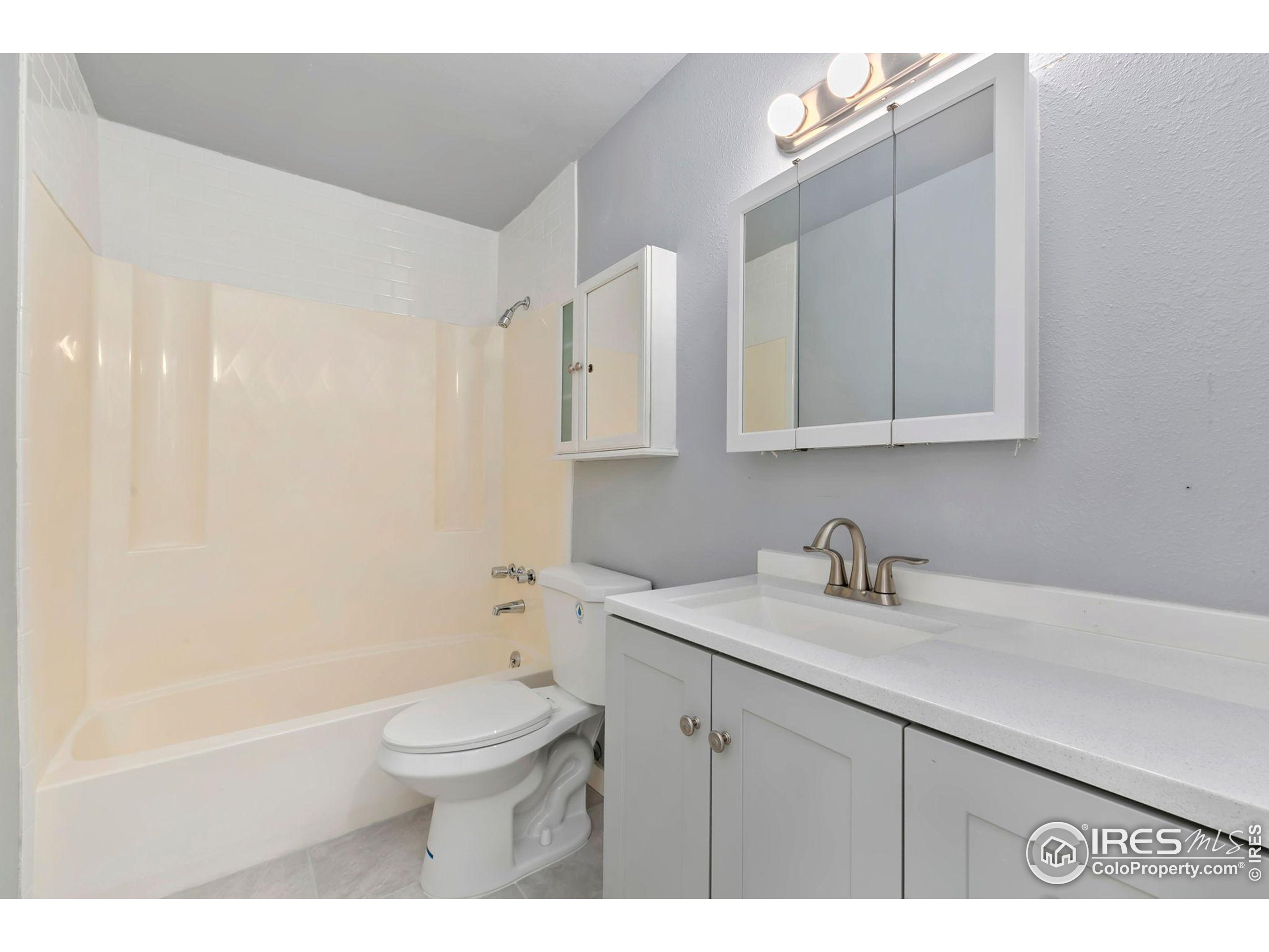 816 Stone Mountain Ct 1-6