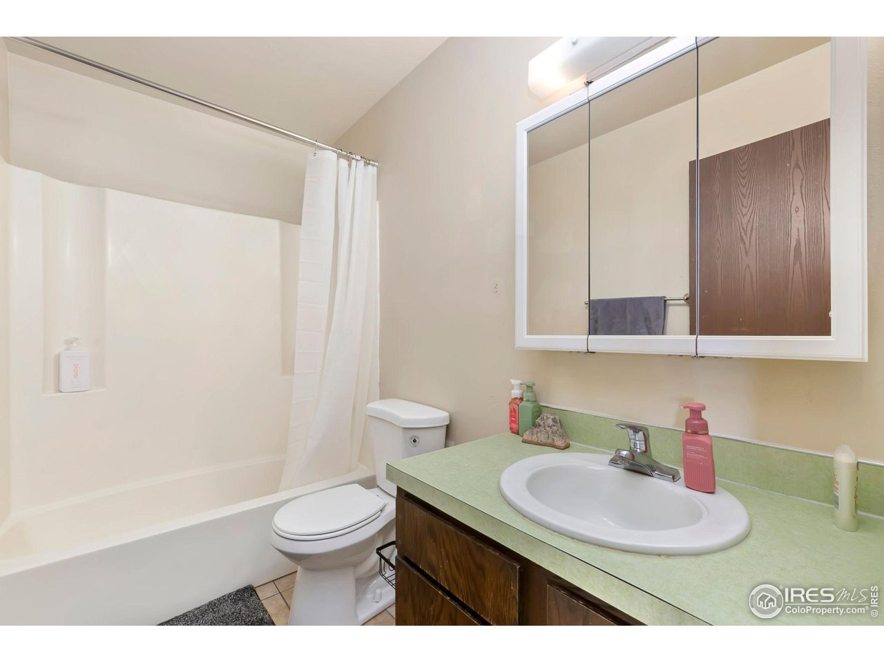 816 Stone Mountain Ct 1-6