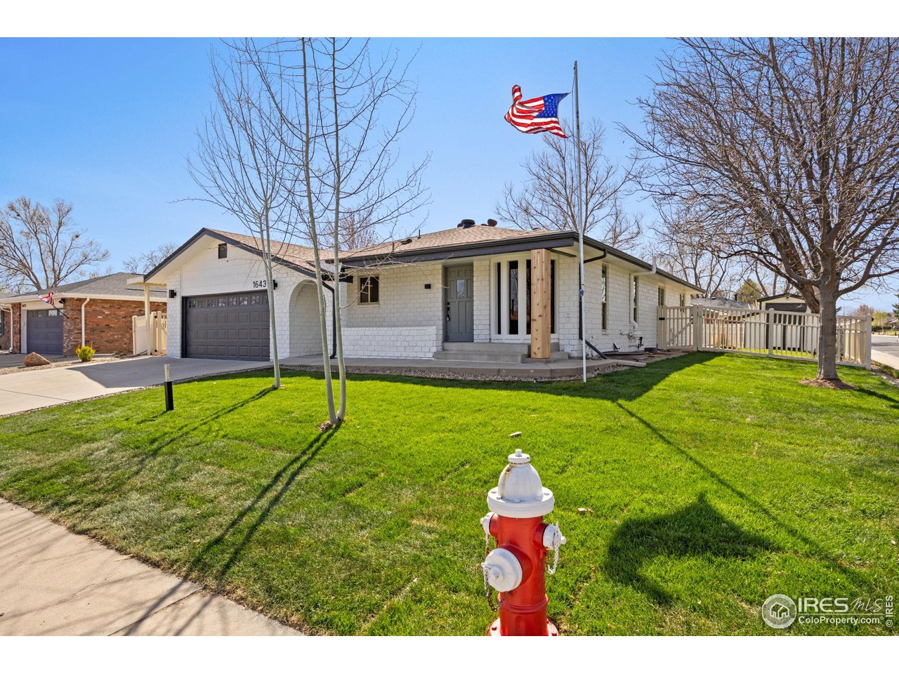 1643 Vivian St