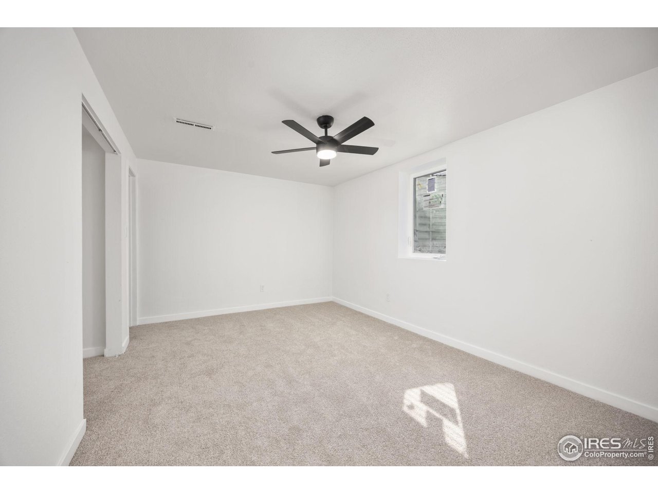 1643 Vivian St
