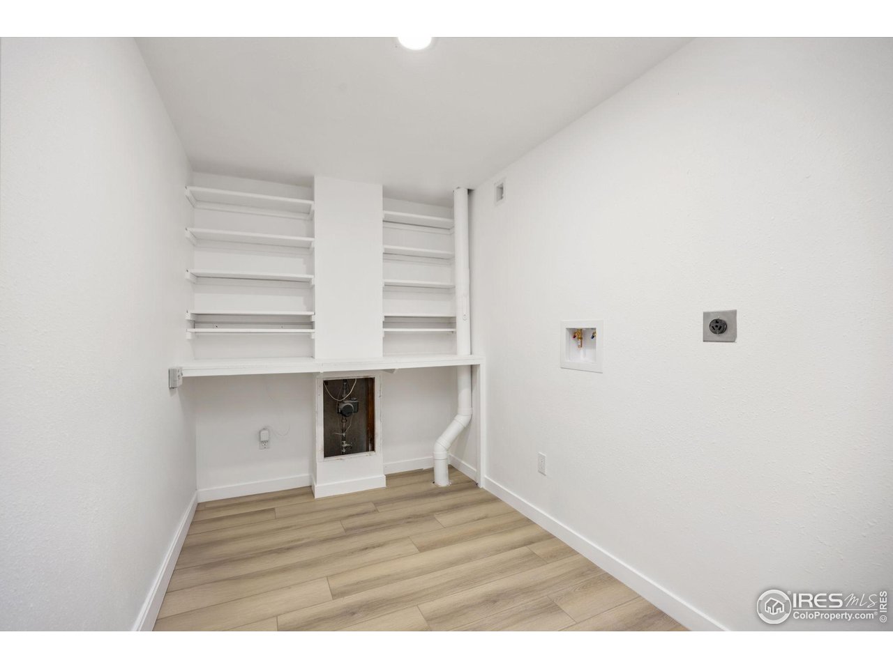 1643 Vivian St