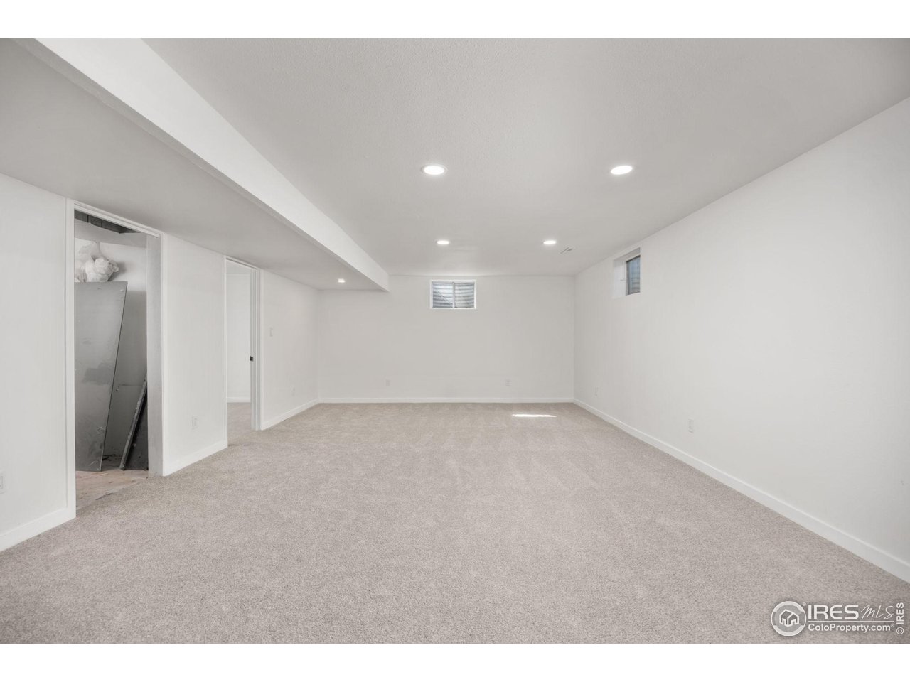 1643 Vivian St