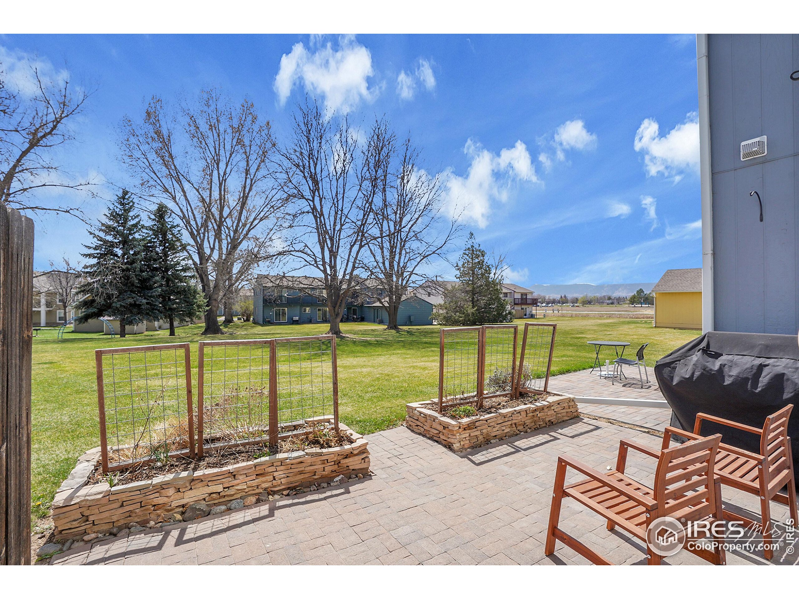 325 Sundance Cir N B