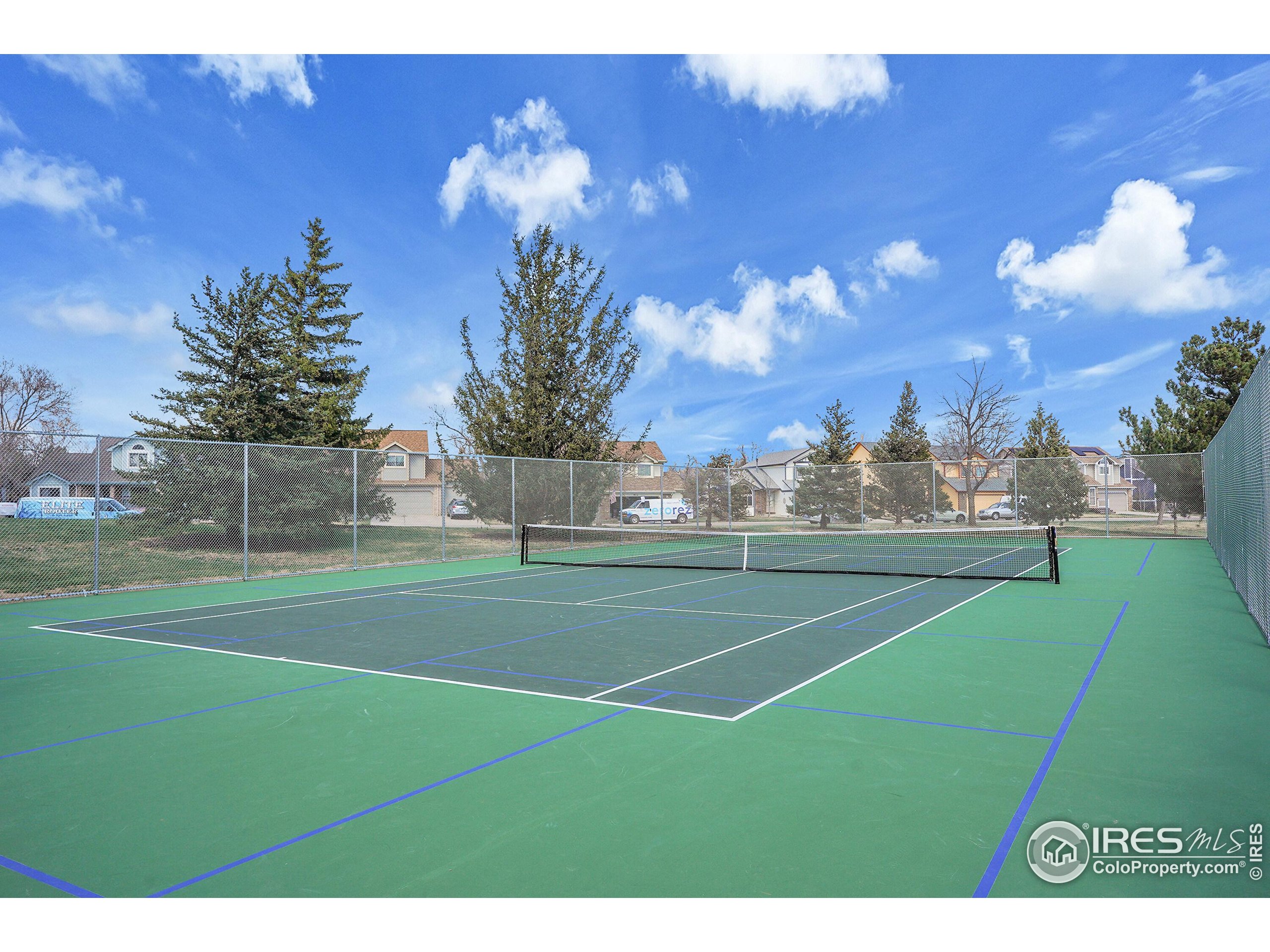 325 Sundance Cir N B