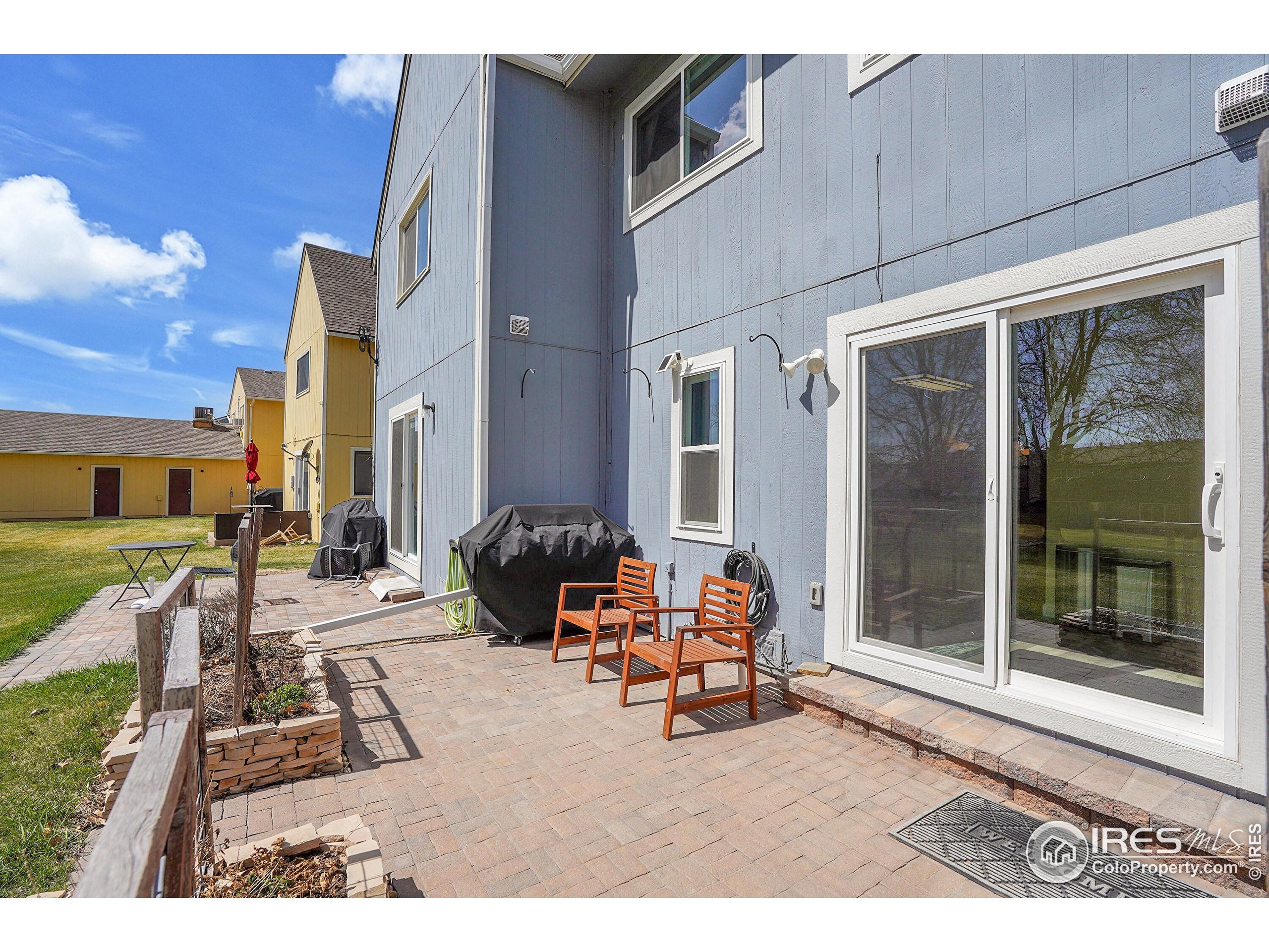 325 Sundance Cir N B