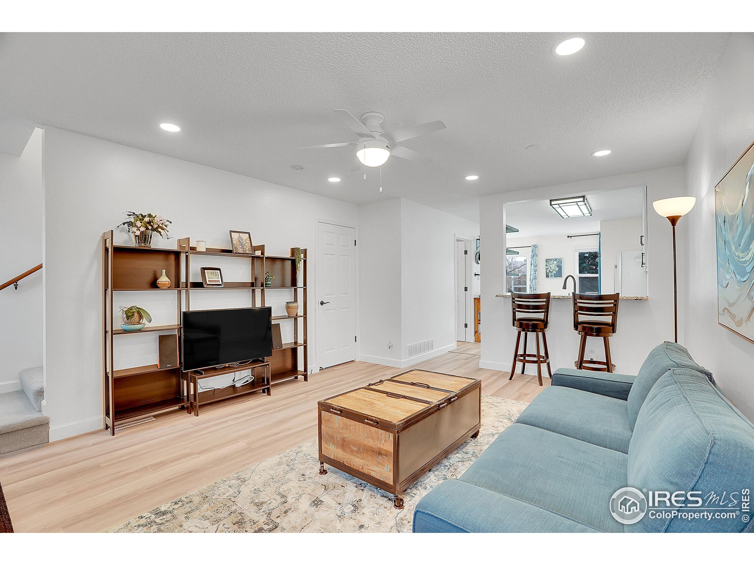 325 Sundance Cir N B