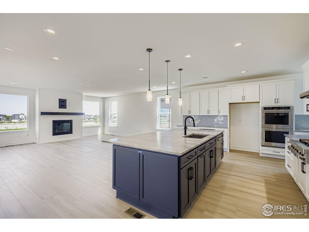 3136 Westcliff Dr
