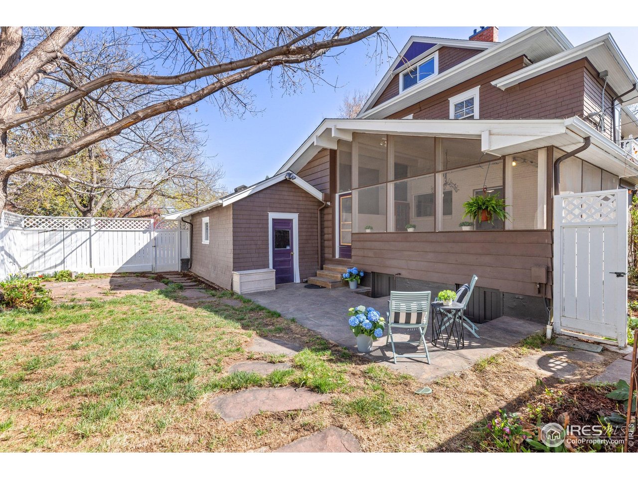 329 Bross St