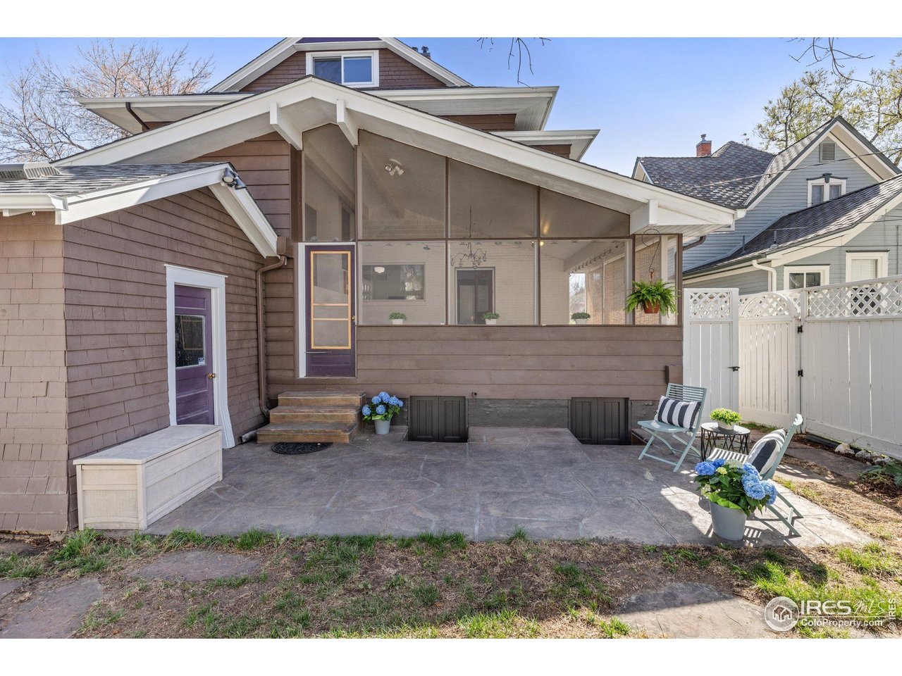 329 Bross St