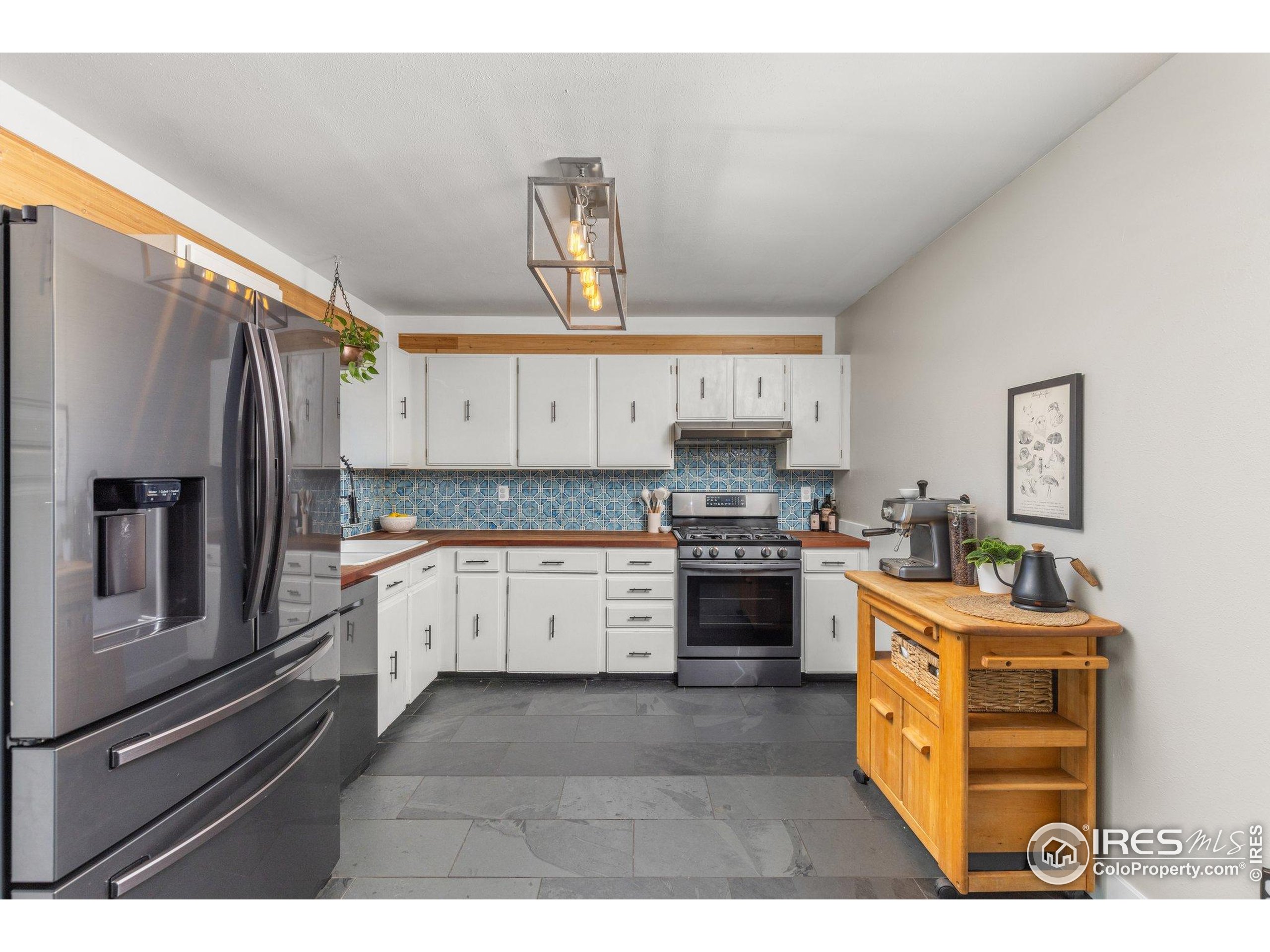 9951 Sierra Vista Rd