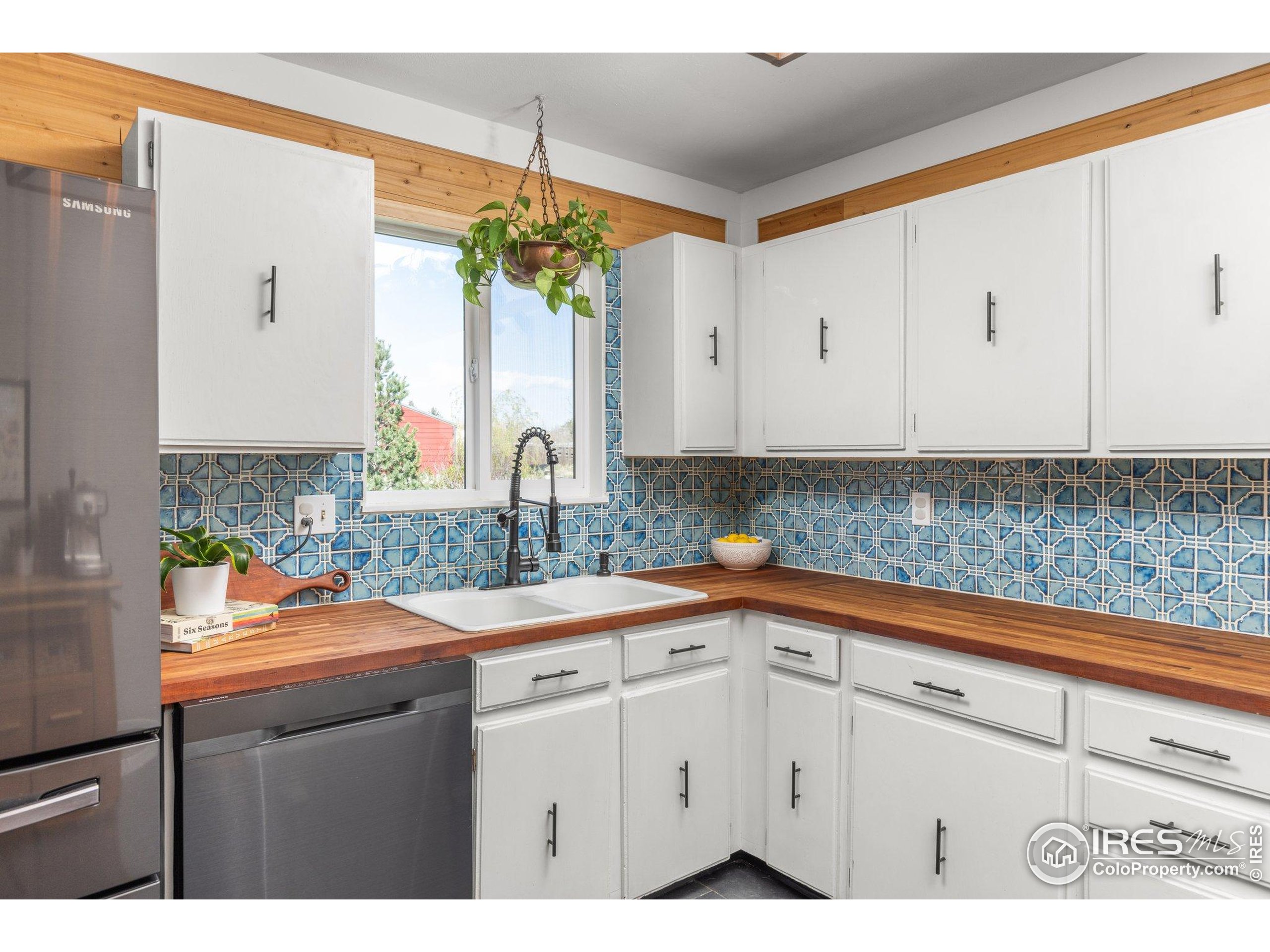 9951 Sierra Vista Rd