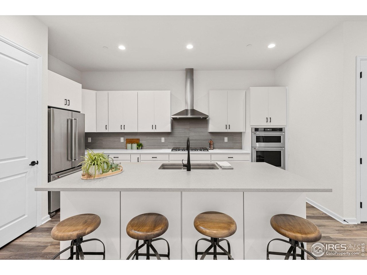 735 Discovery Pkwy
