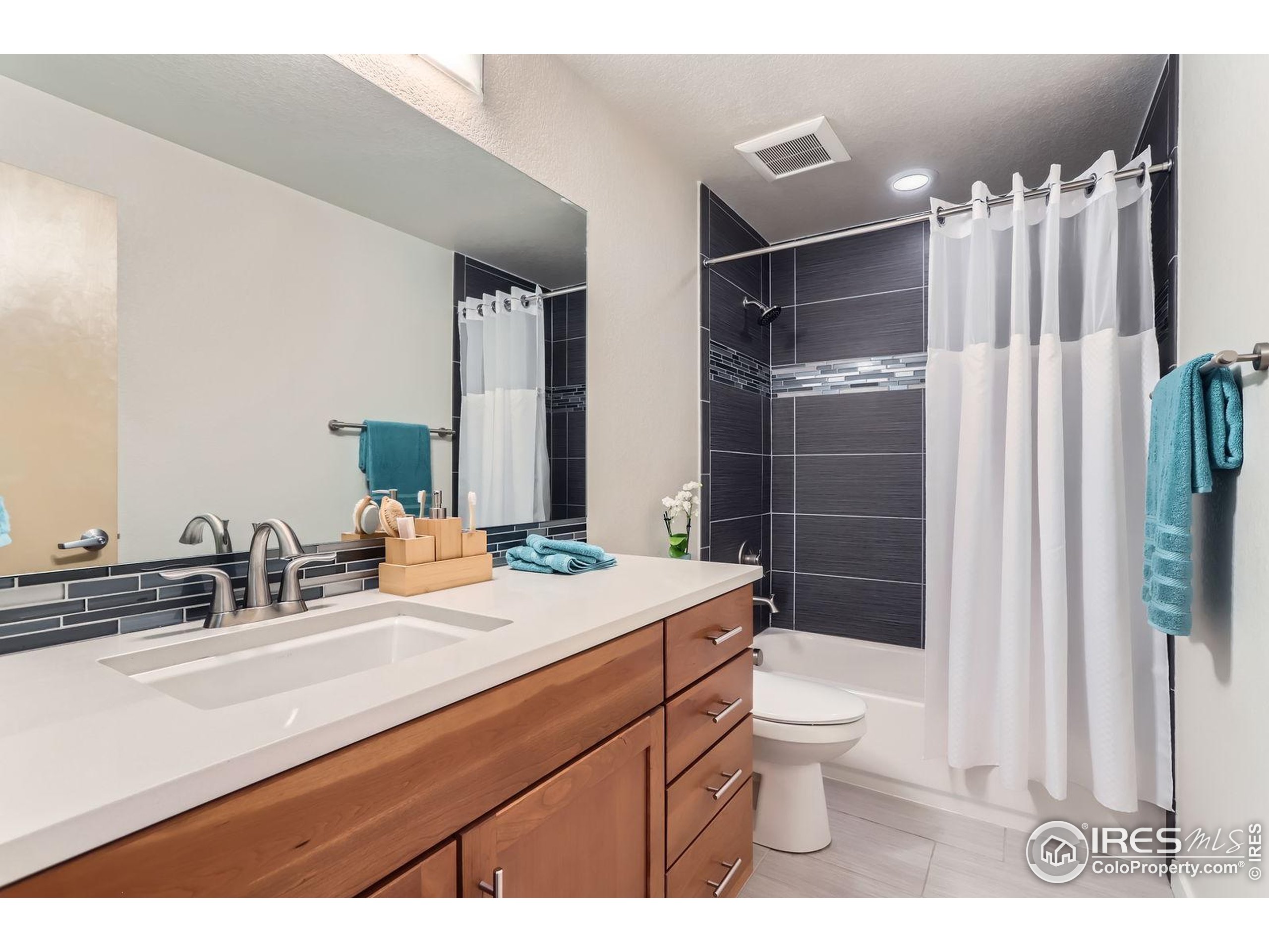 1833 Sweet Clover Ln