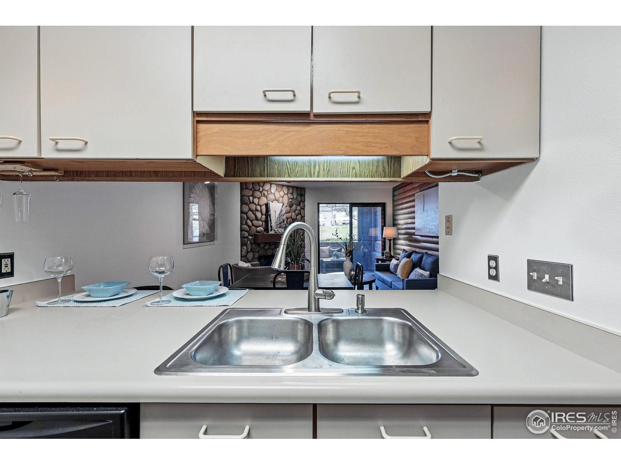 2727 Folsom St 228
