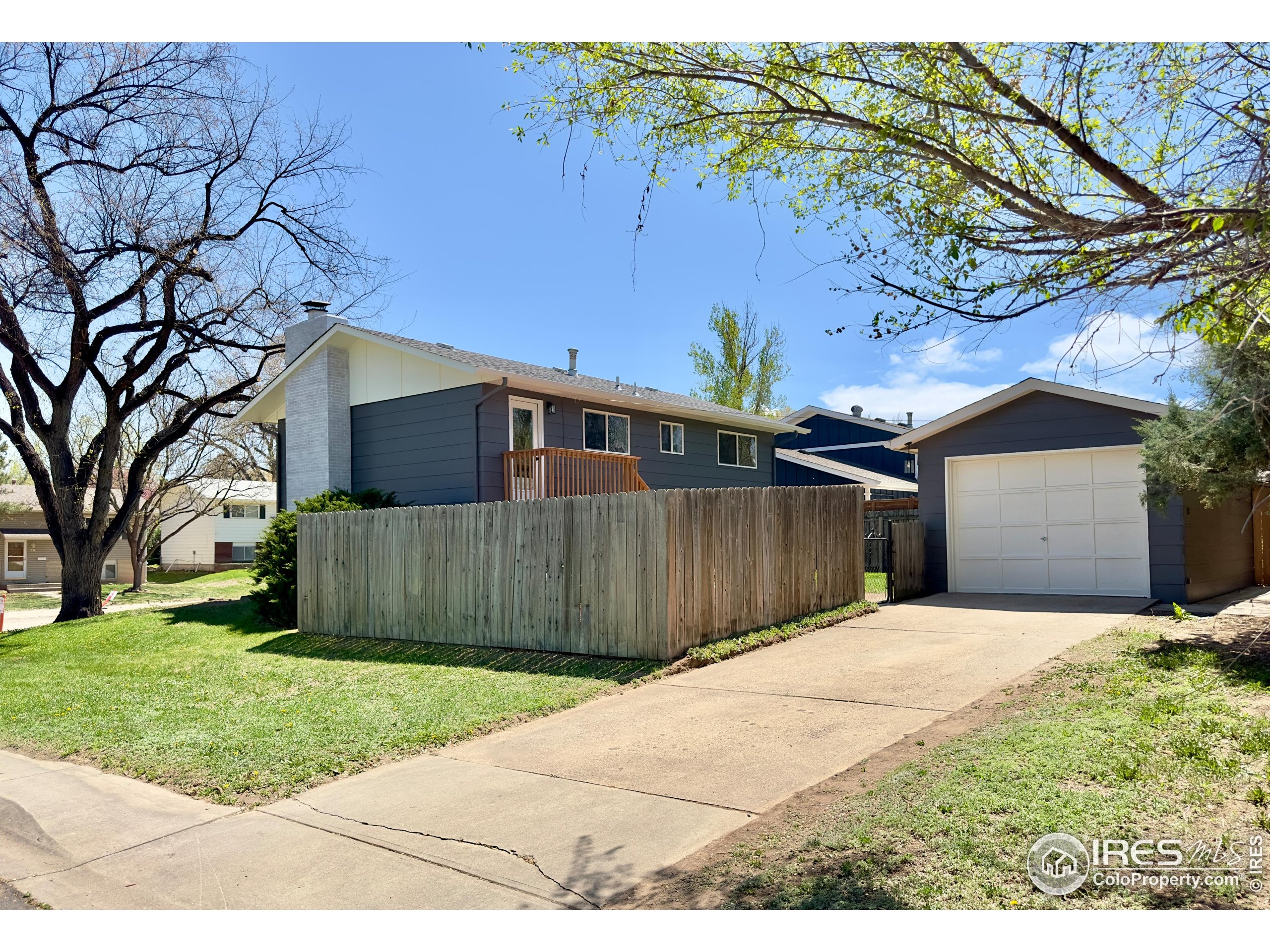 237 Clover Ln