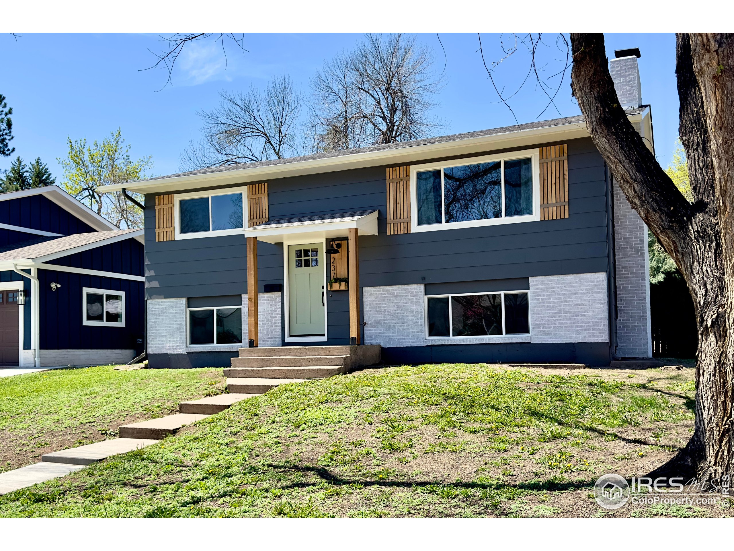 237 Clover Ln