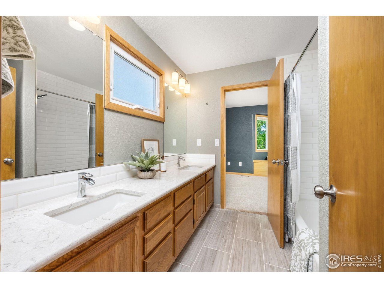 2437 Maplewood Cir E