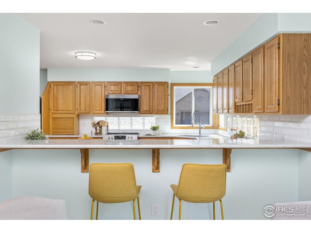 2437 Maplewood Cir E