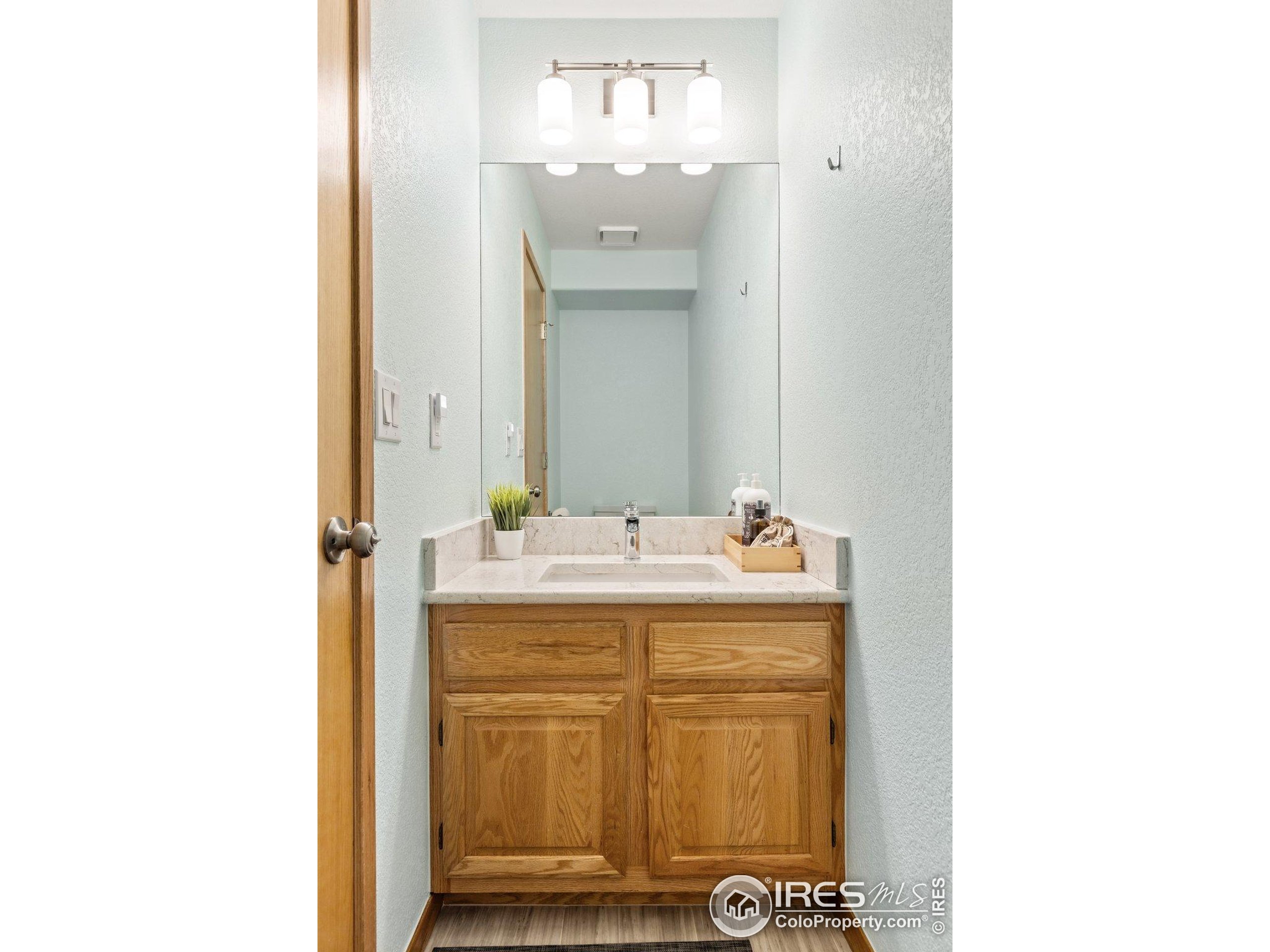 2437 Maplewood Cir E