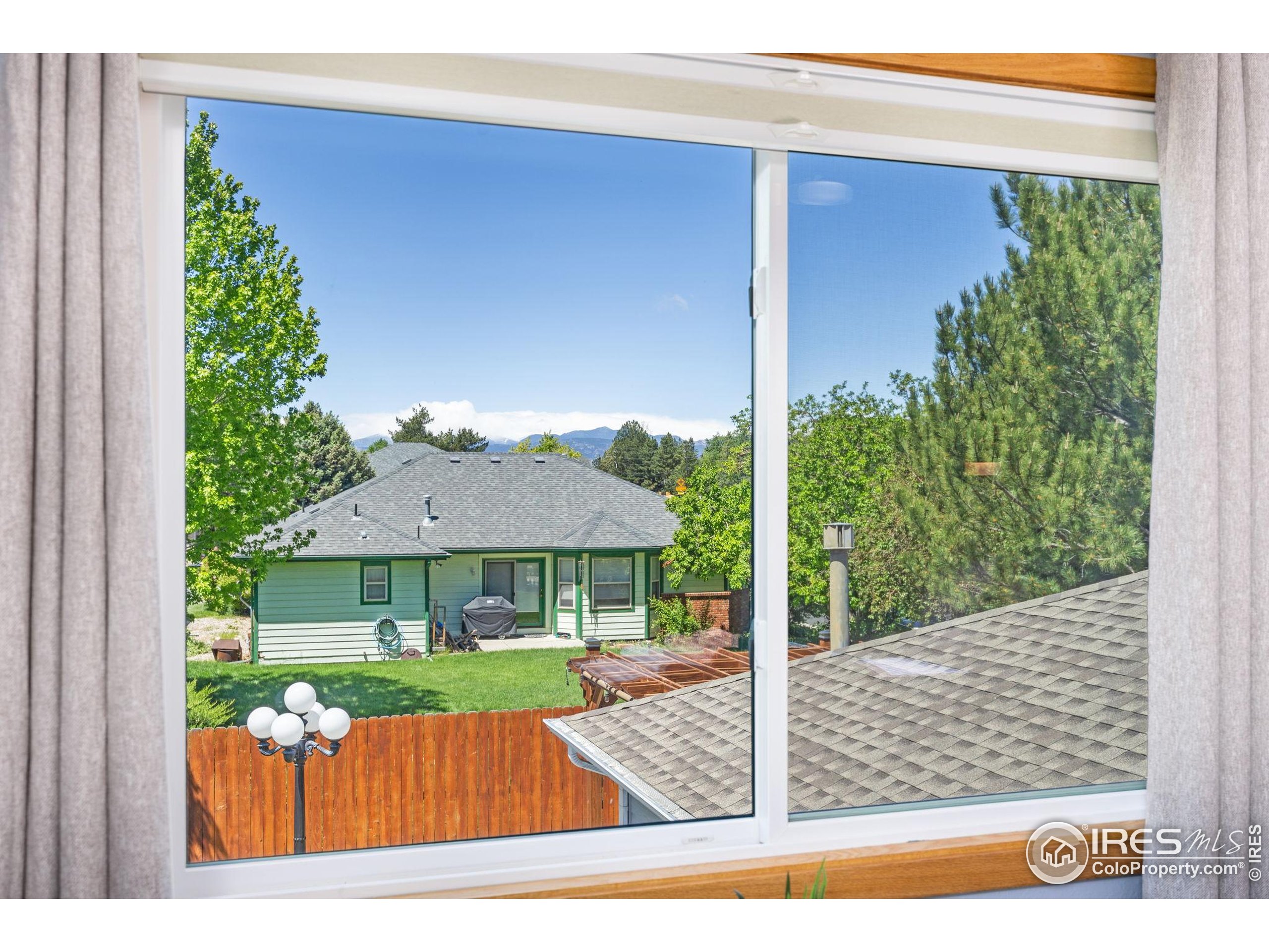 2437 Maplewood Cir E