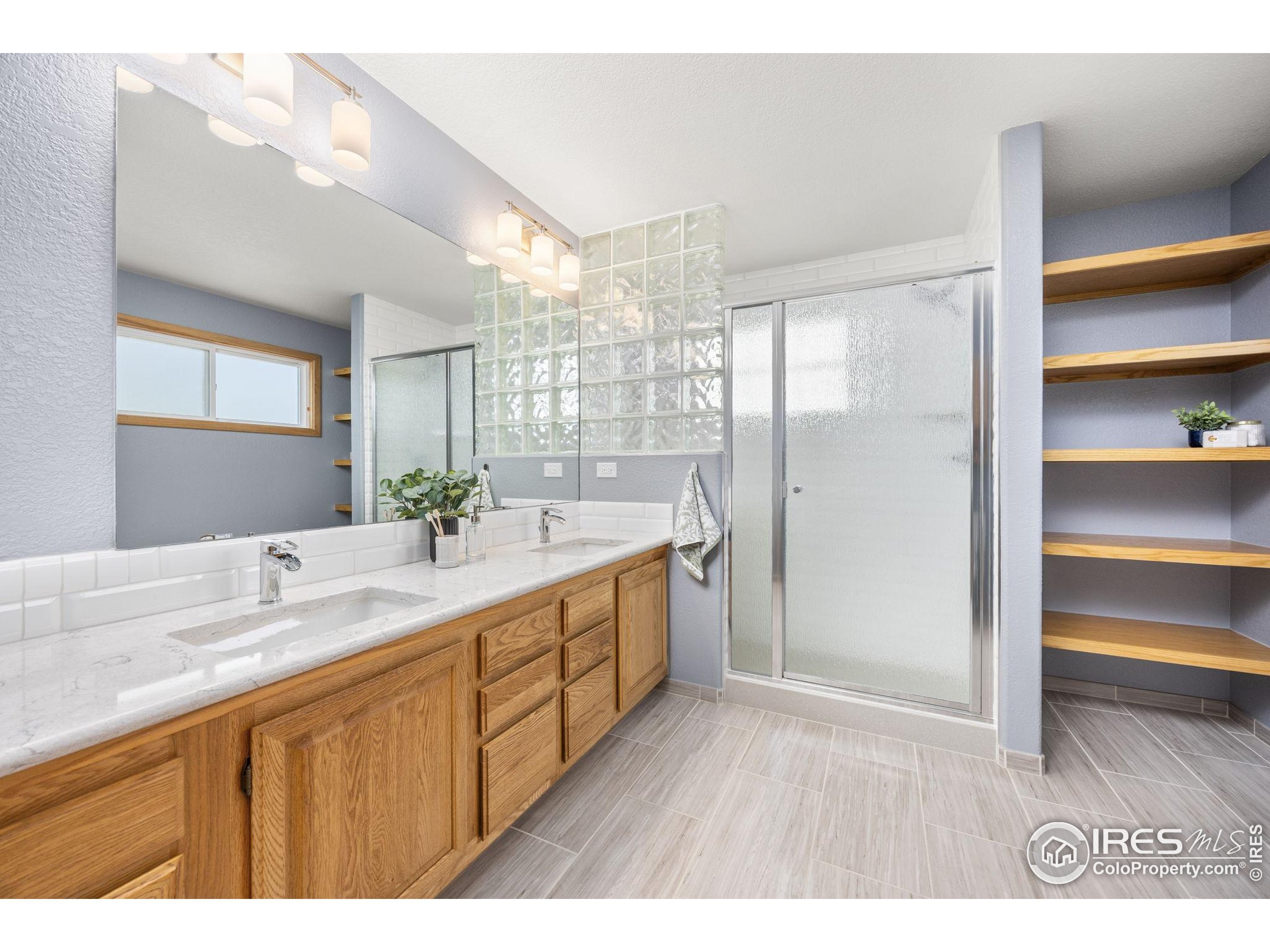 2437 Maplewood Cir E