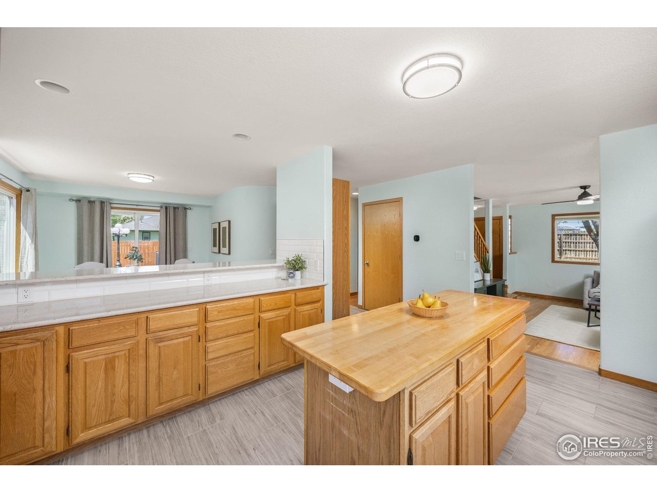 2437 Maplewood Cir E