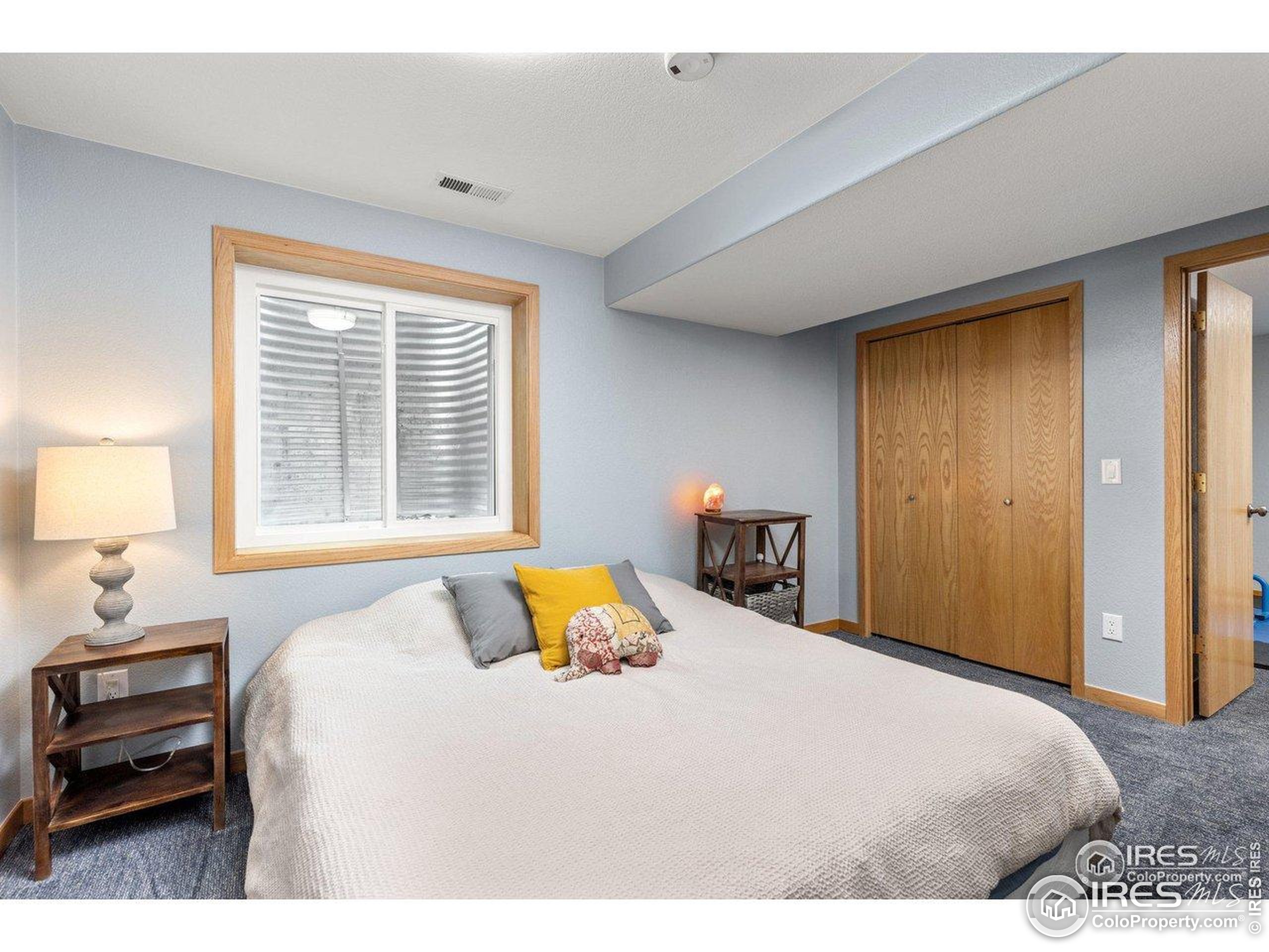 2437 Maplewood Cir E