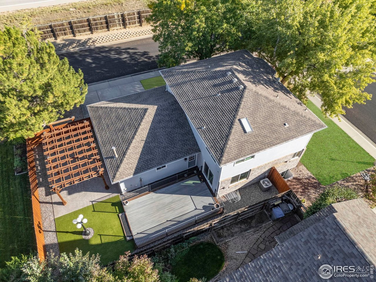 2437 Maplewood Cir E