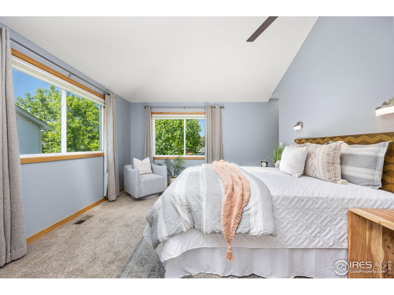 2437 Maplewood Cir E