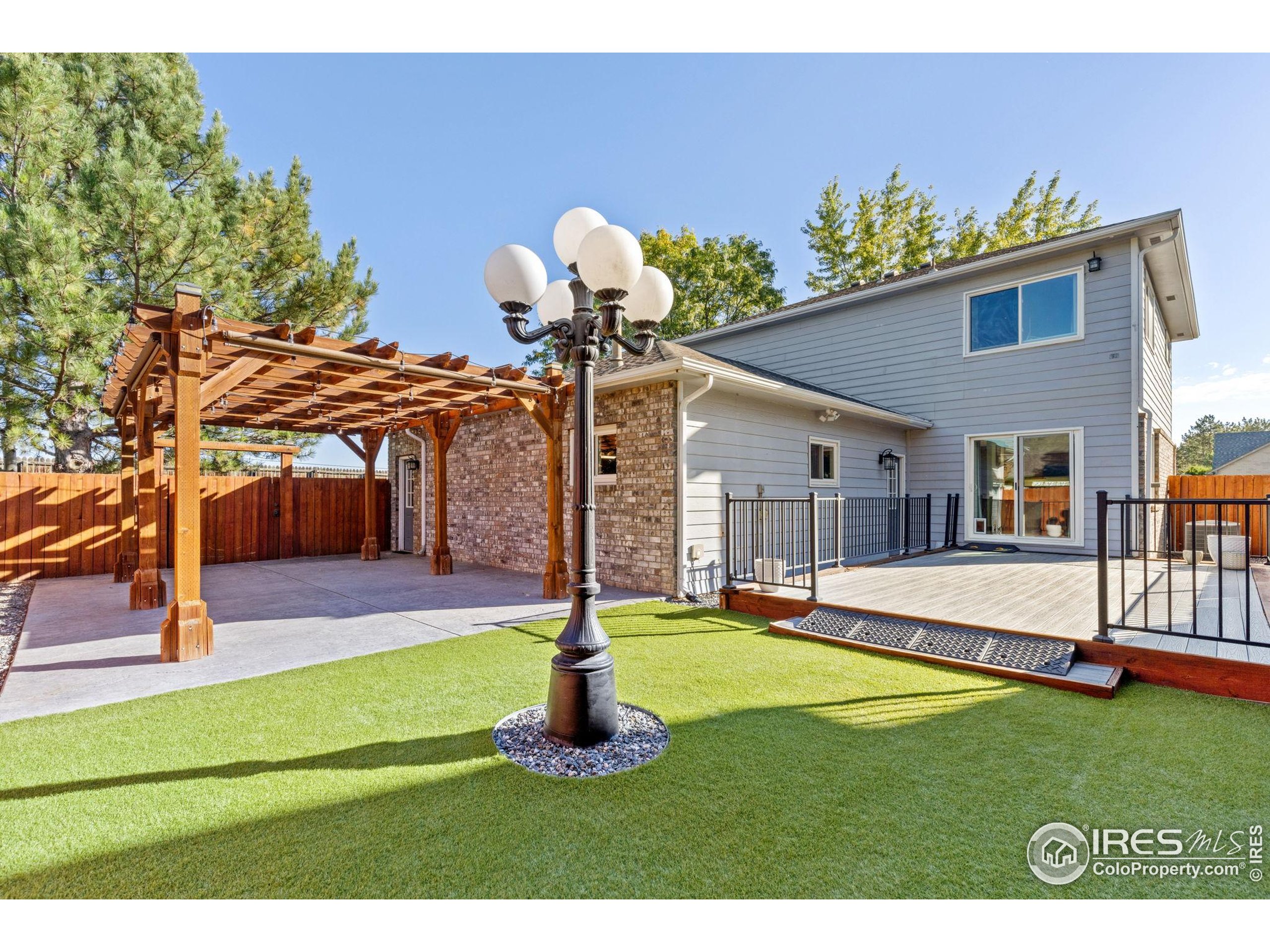 2437 Maplewood Cir E