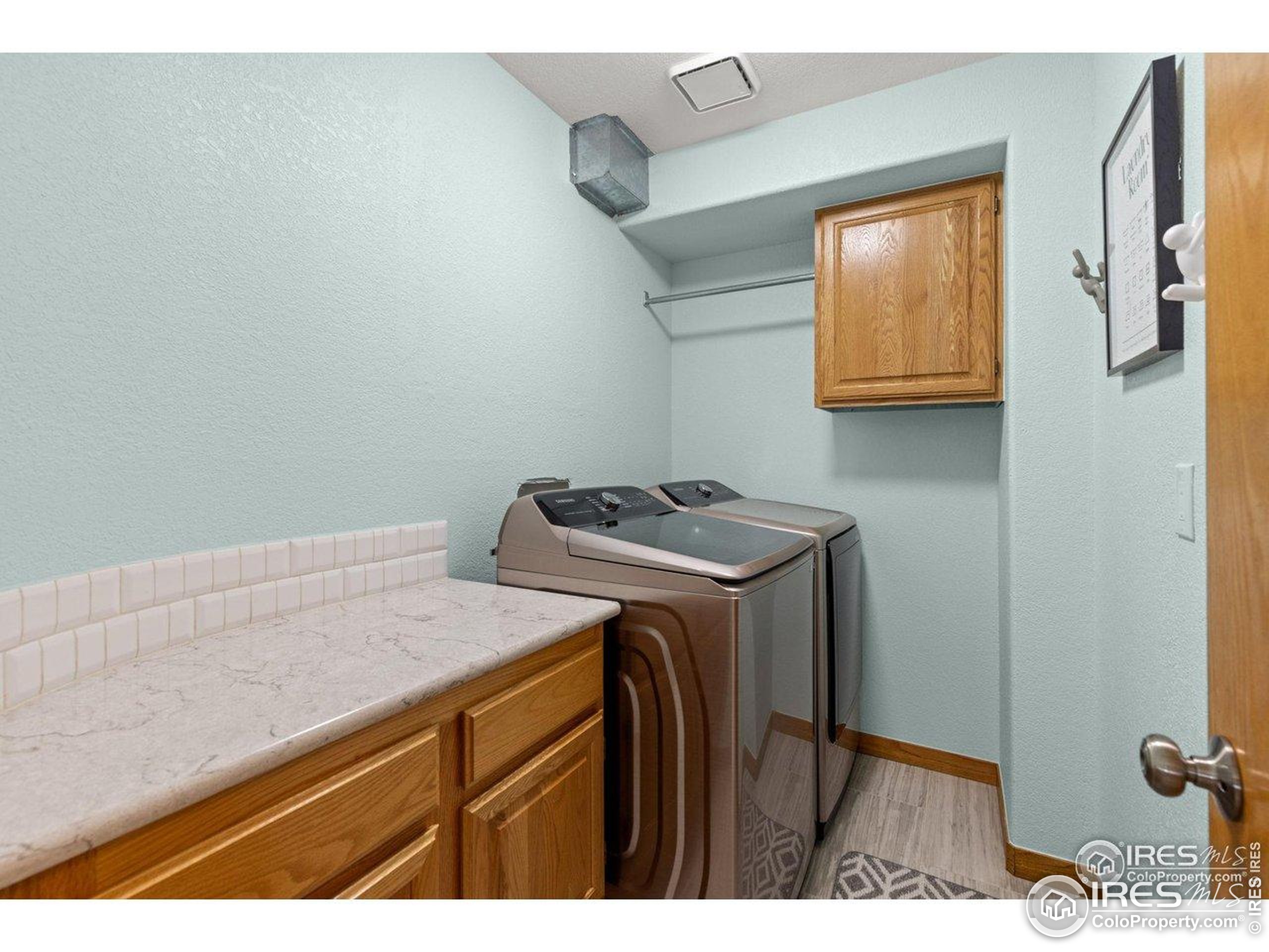 2437 Maplewood Cir E