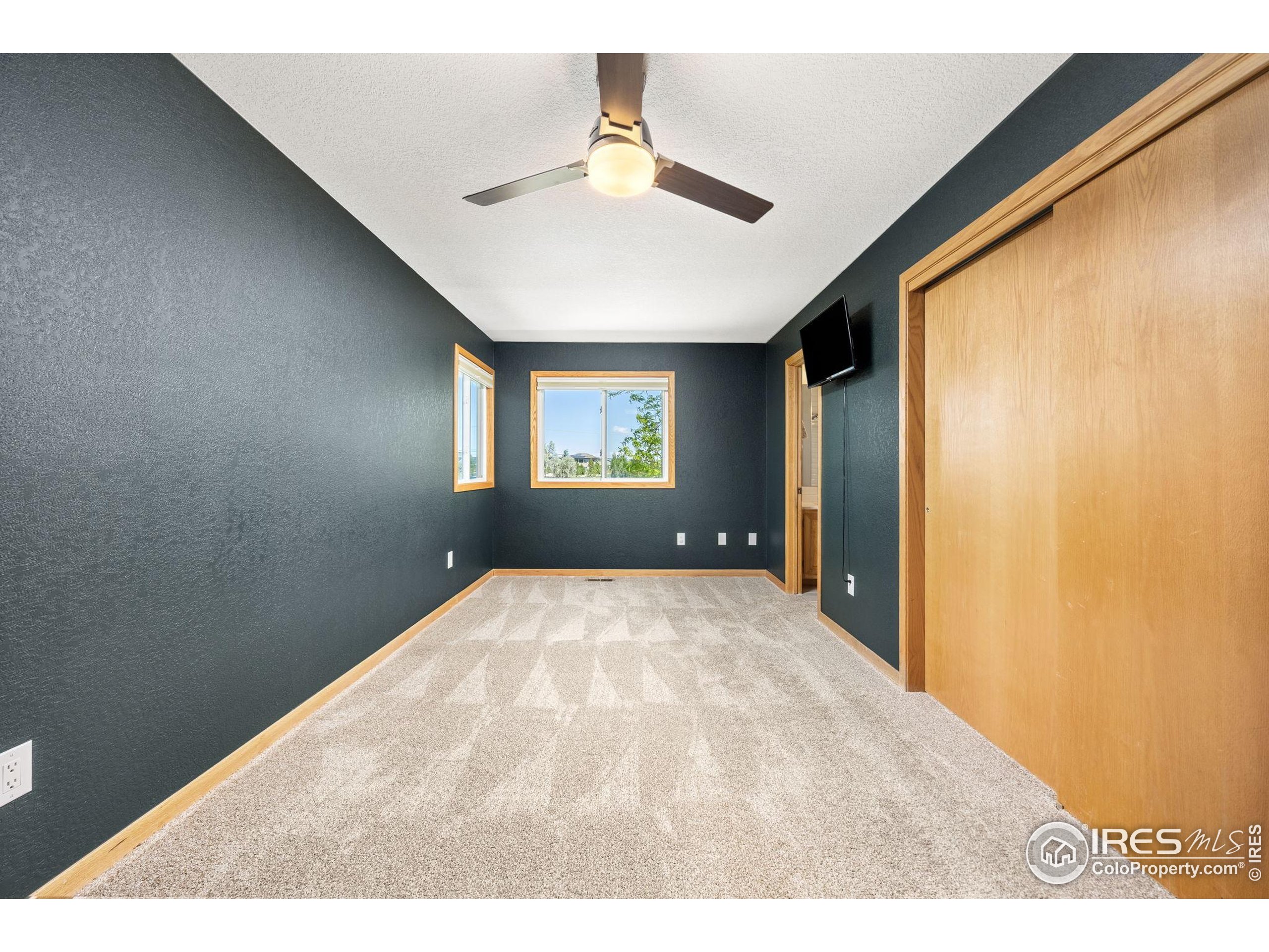 2437 Maplewood Cir E