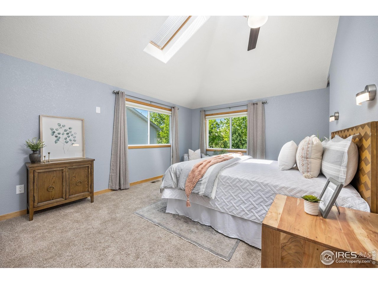 2437 Maplewood Cir E