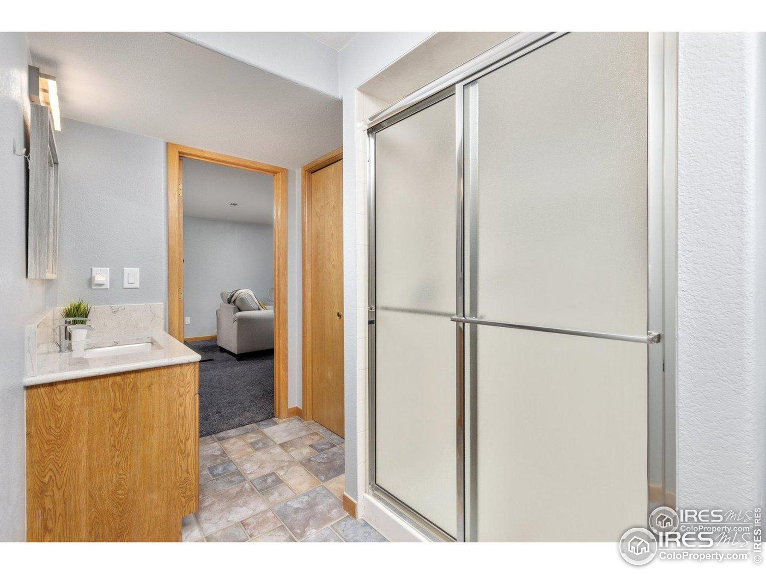 2437 Maplewood Cir E