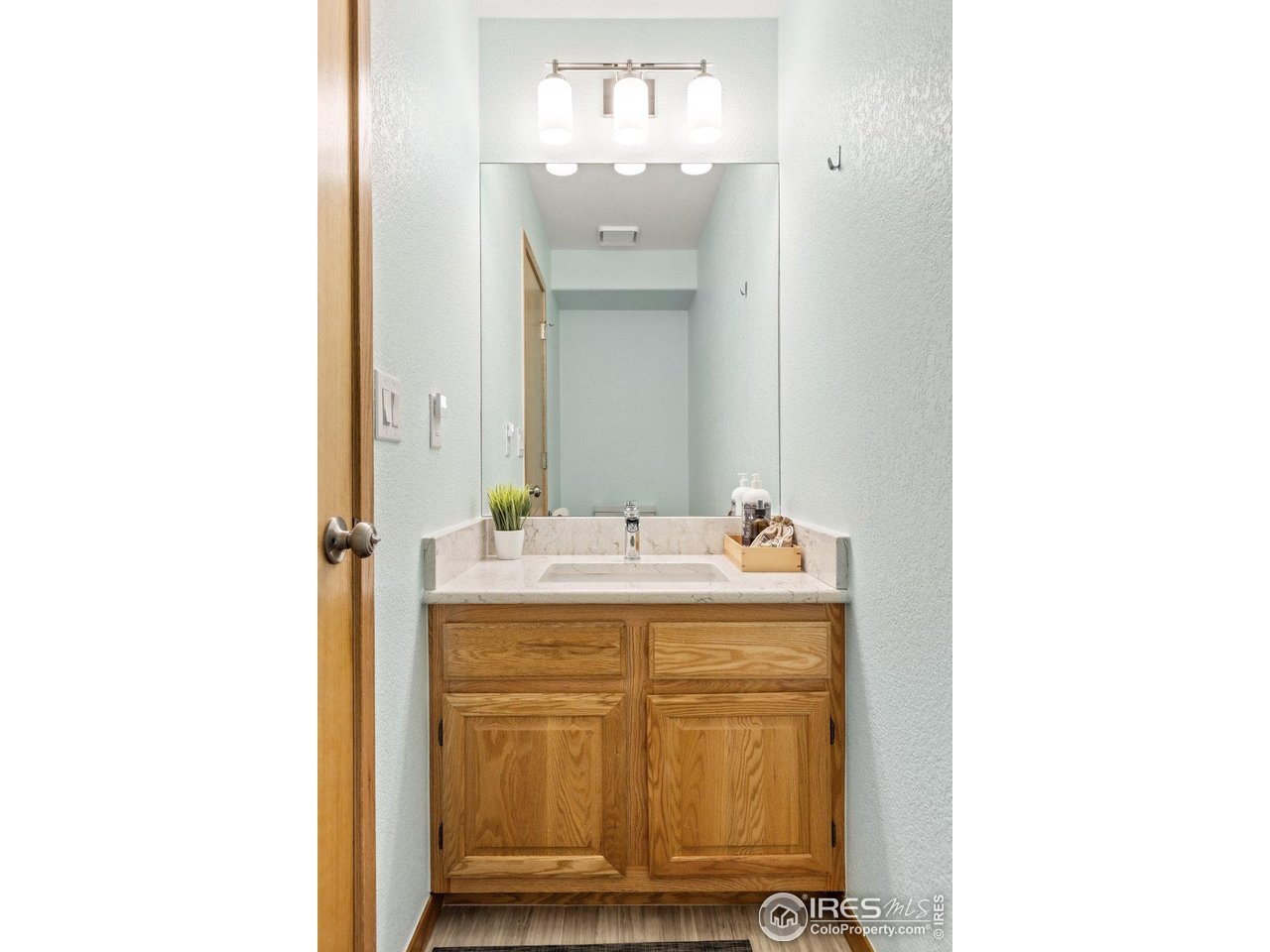 2437 Maplewood Cir E