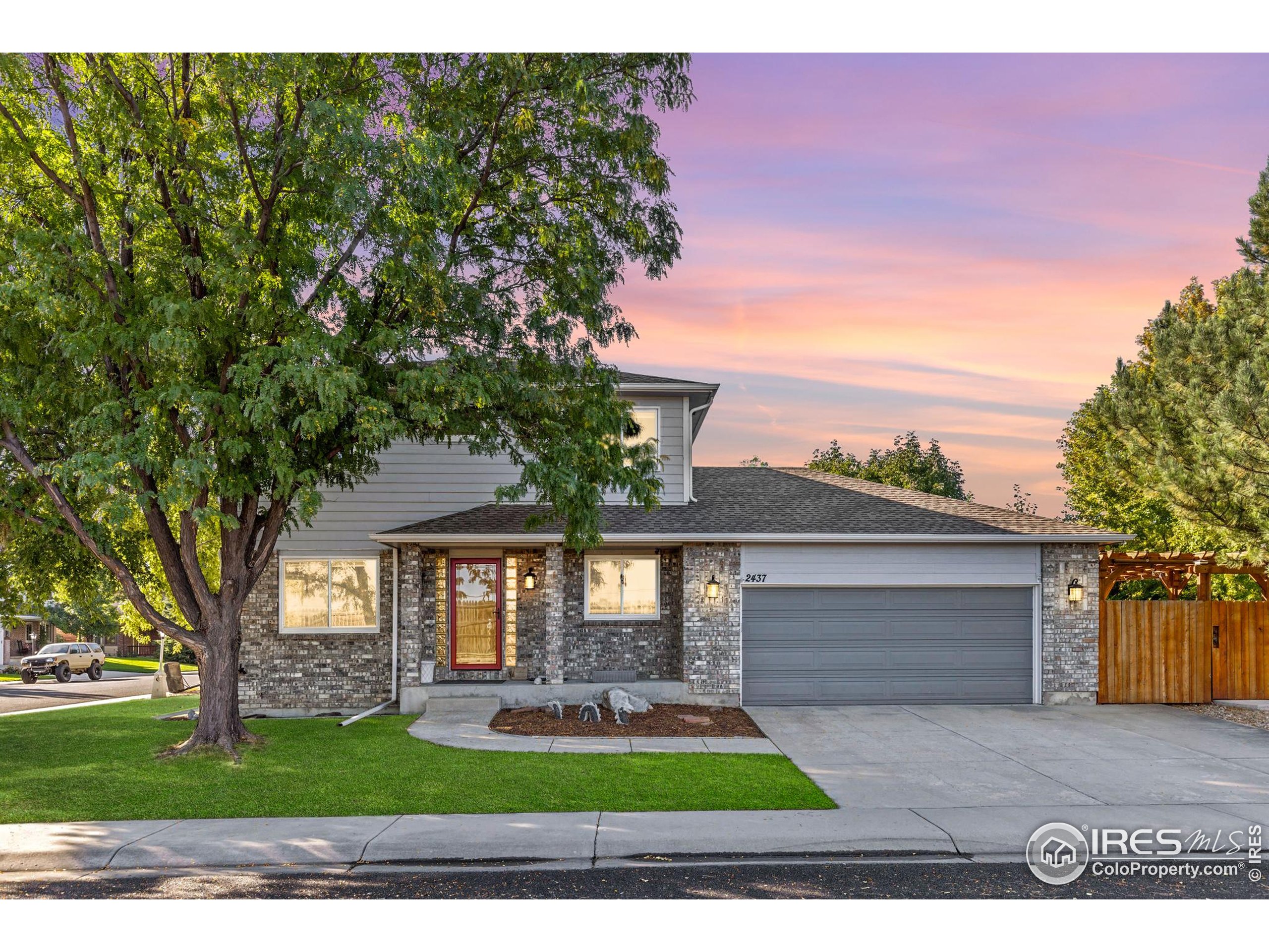 2437 Maplewood Cir E