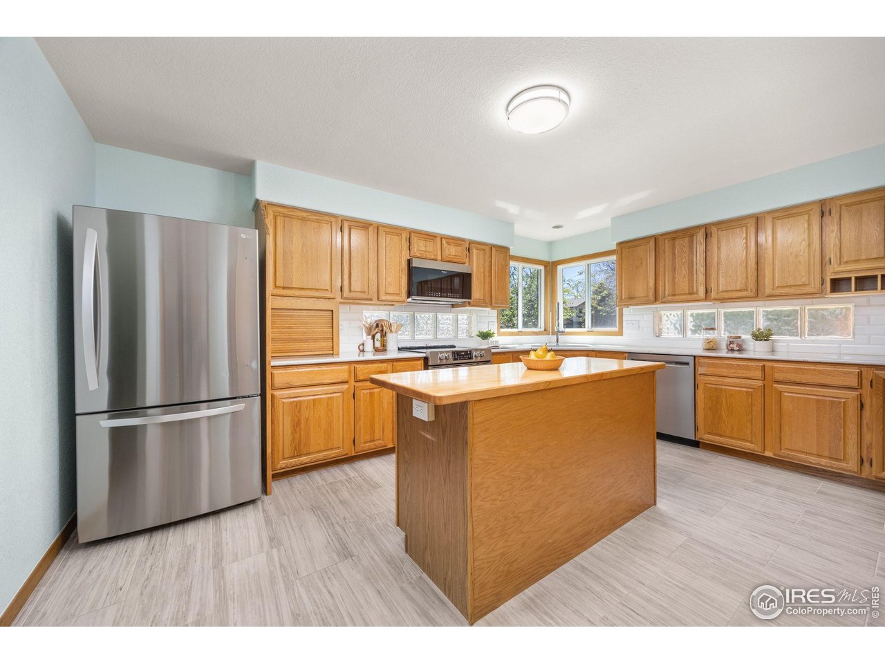 2437 Maplewood Cir E