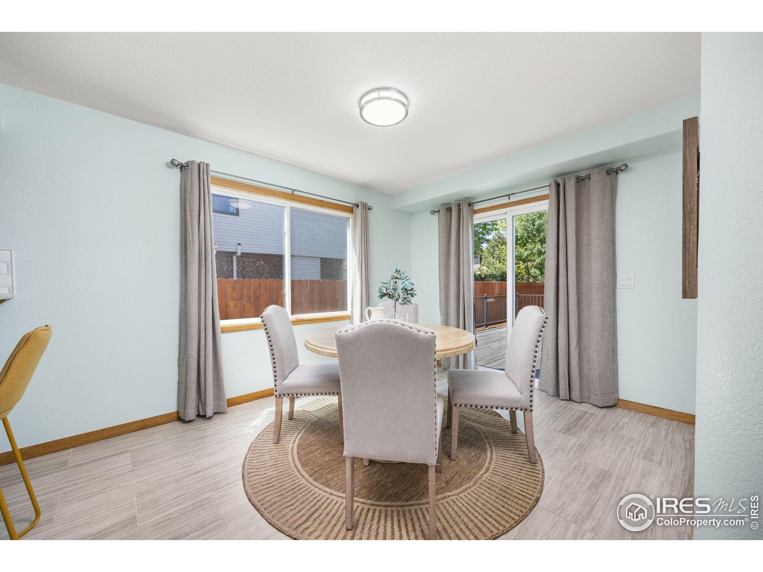 2437 Maplewood Cir E