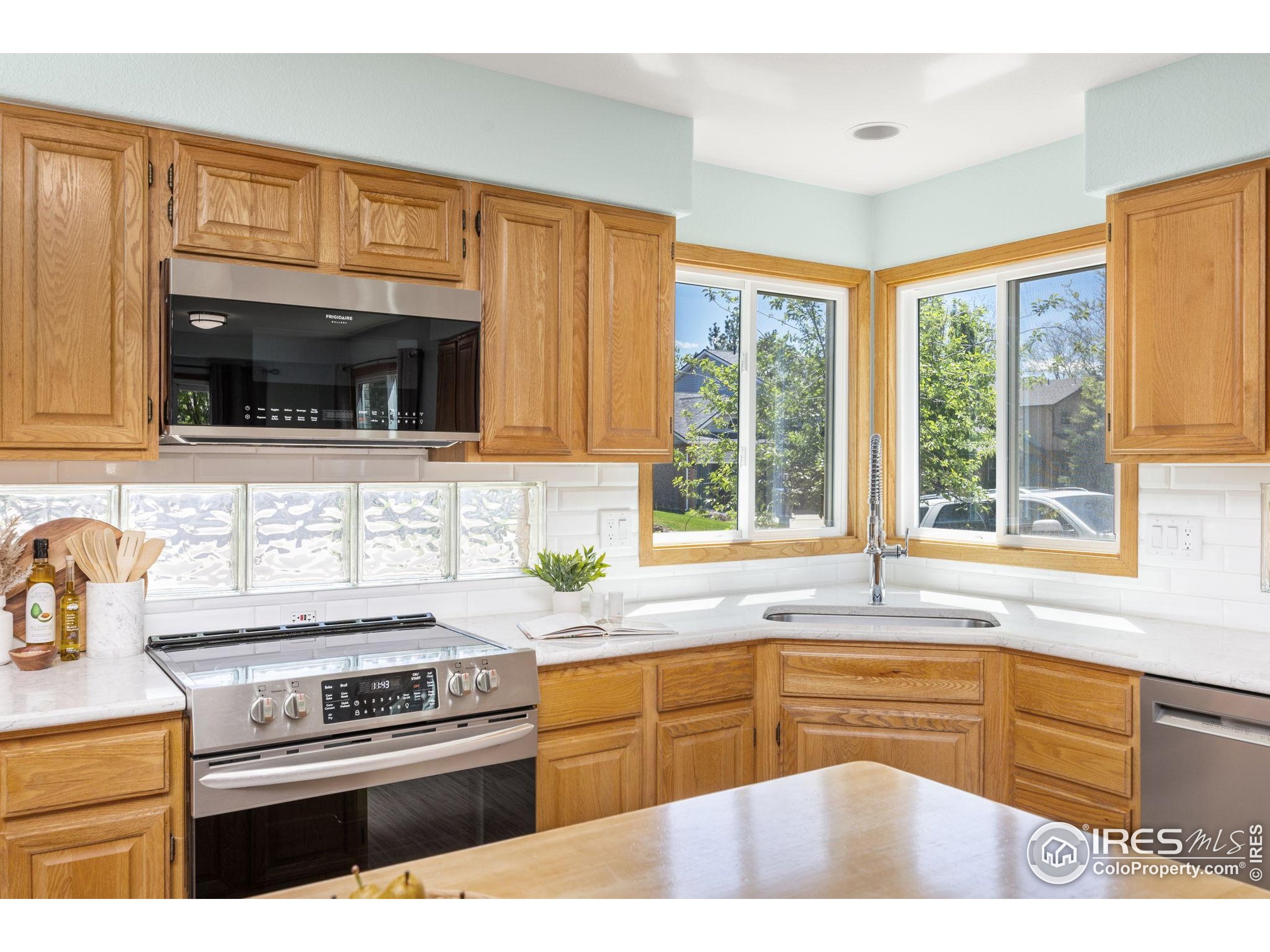 2437 Maplewood Cir E