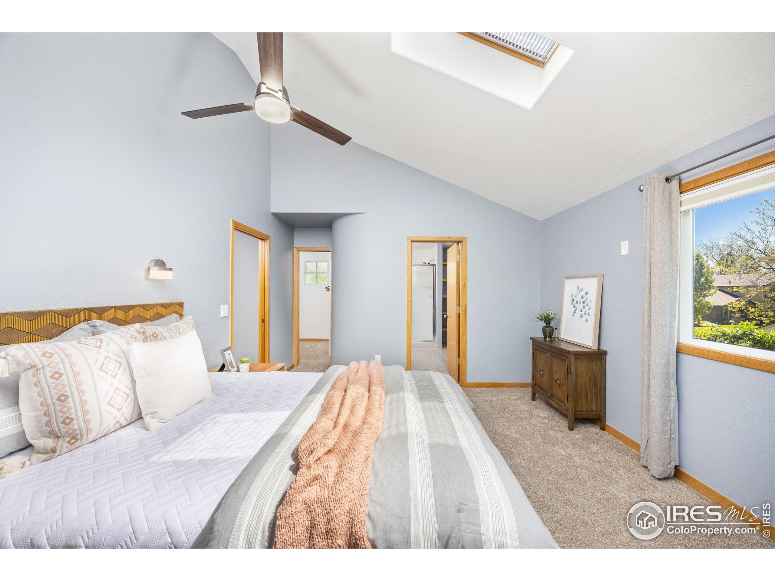 2437 Maplewood Cir E