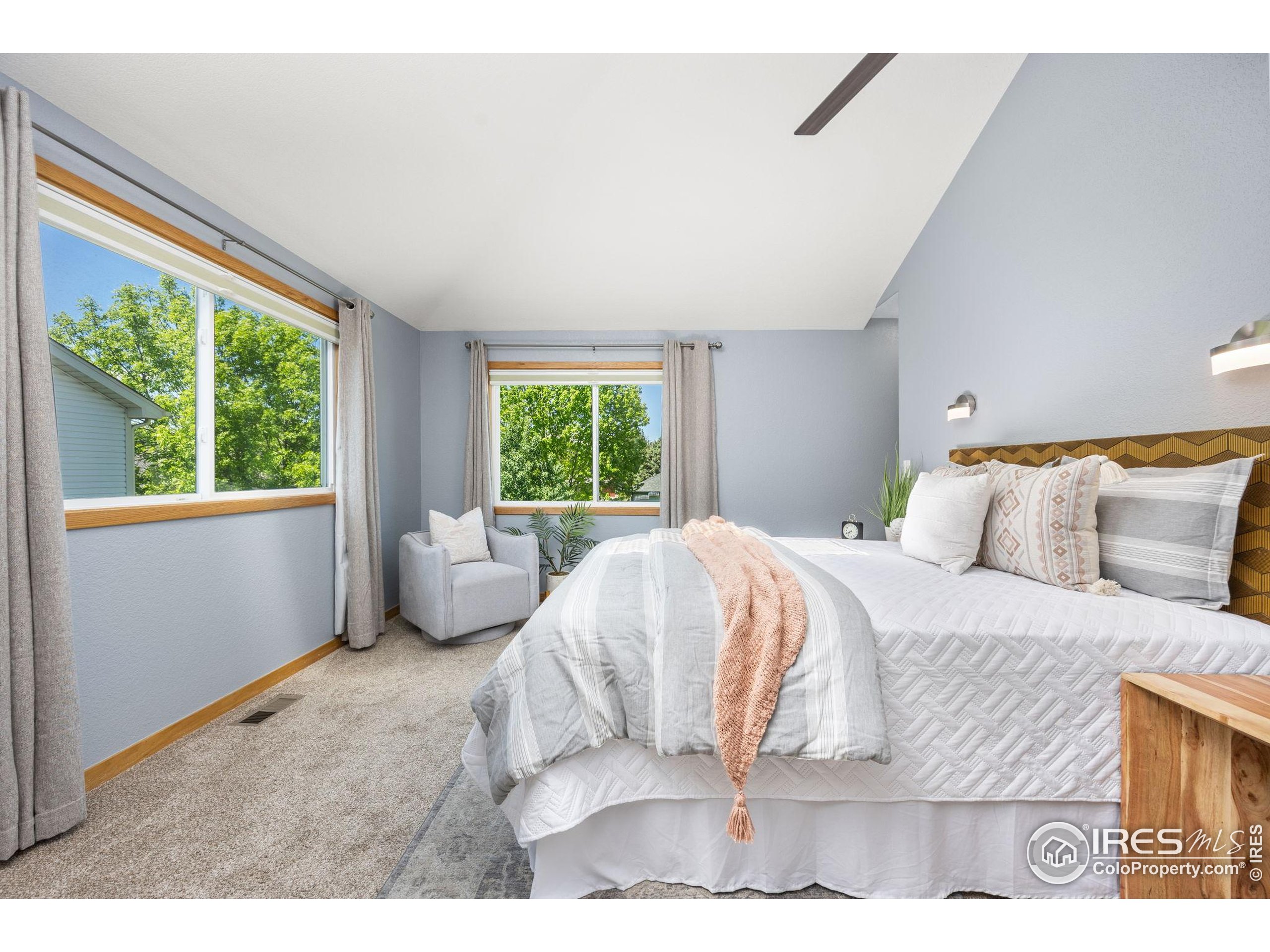 2437 Maplewood Cir E