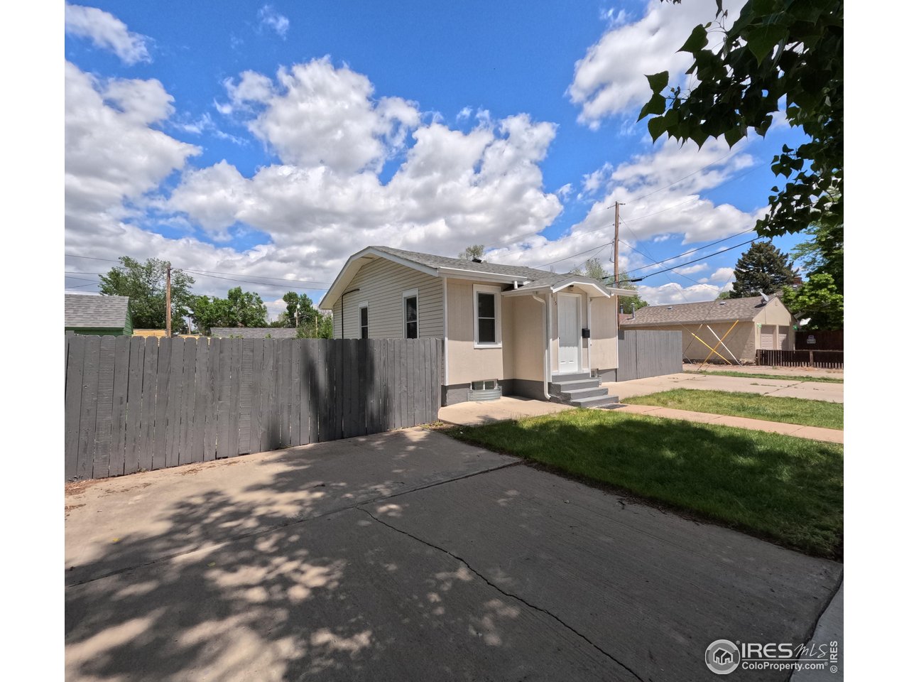 815 W Beaver Ave