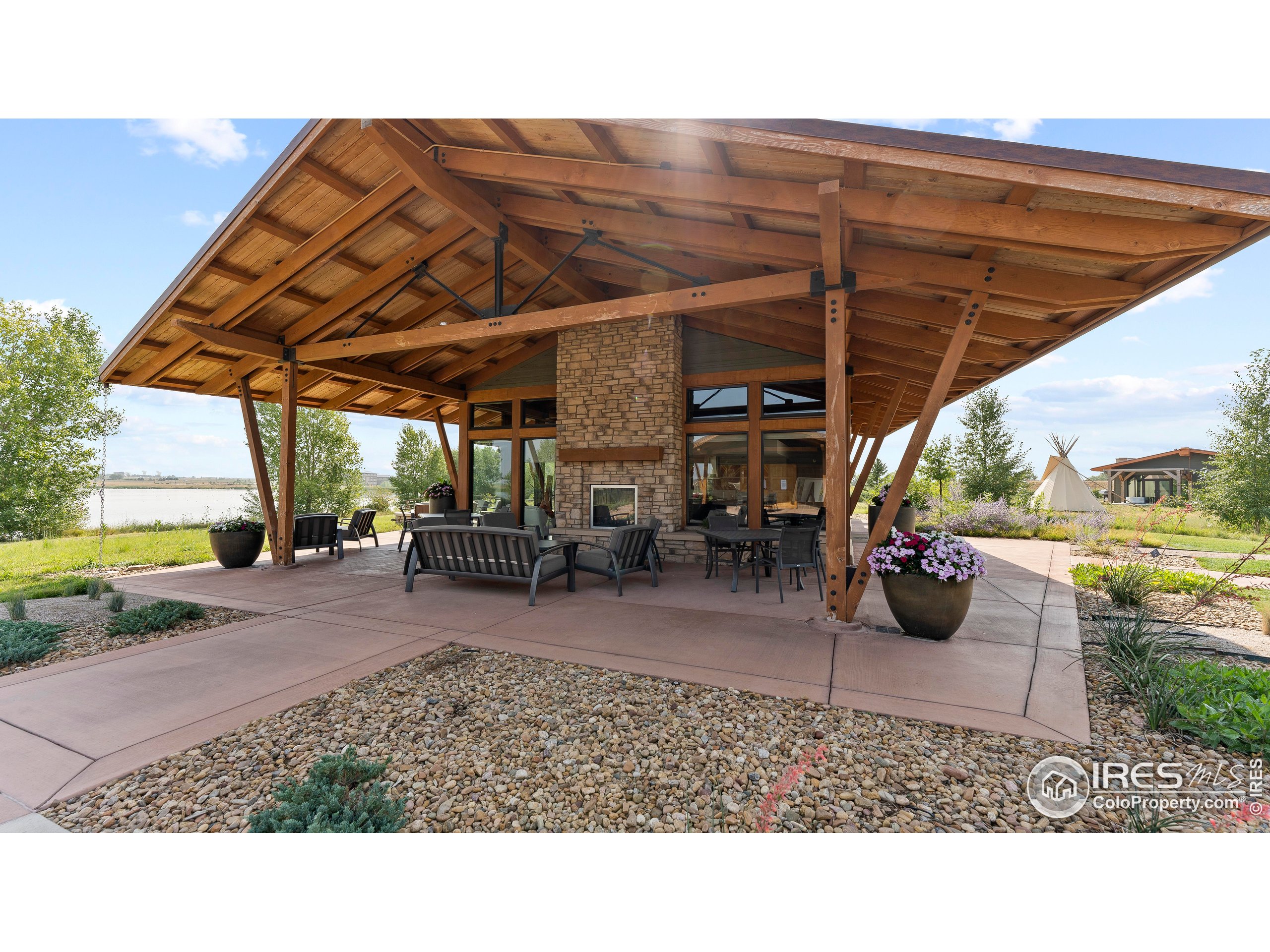 3425 Grayling Dr