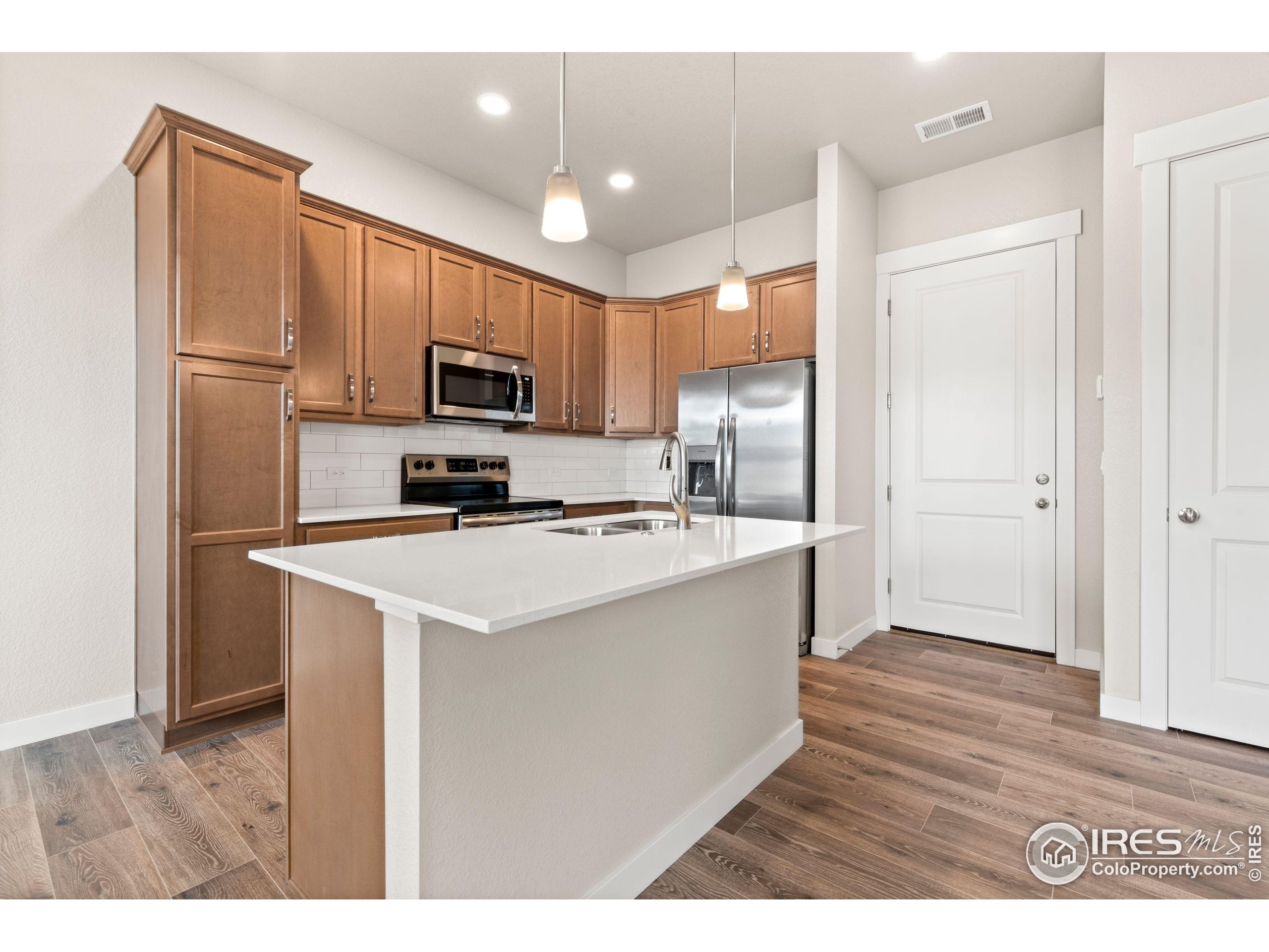 3425 Grayling Dr
