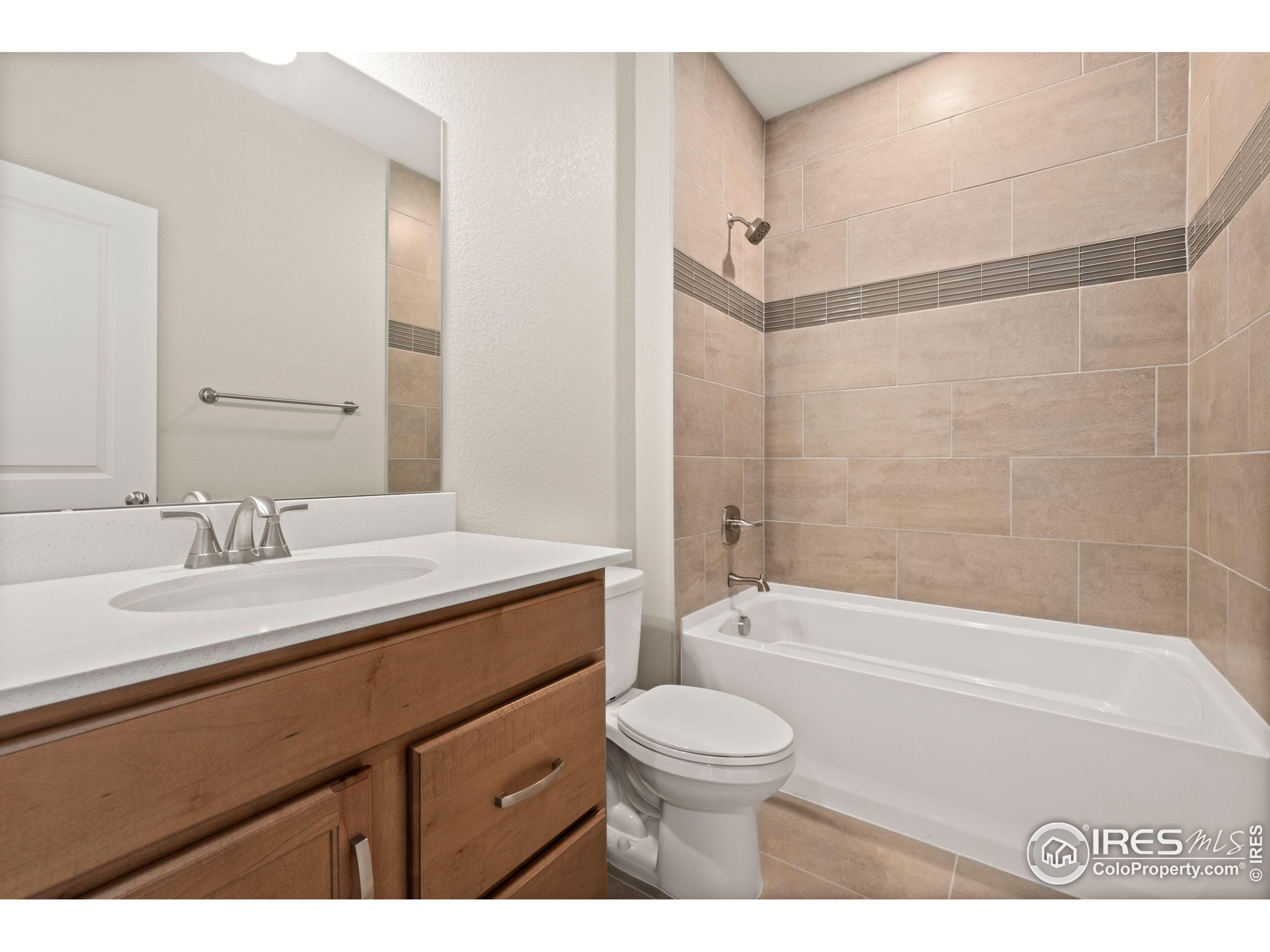 3425 Grayling Dr